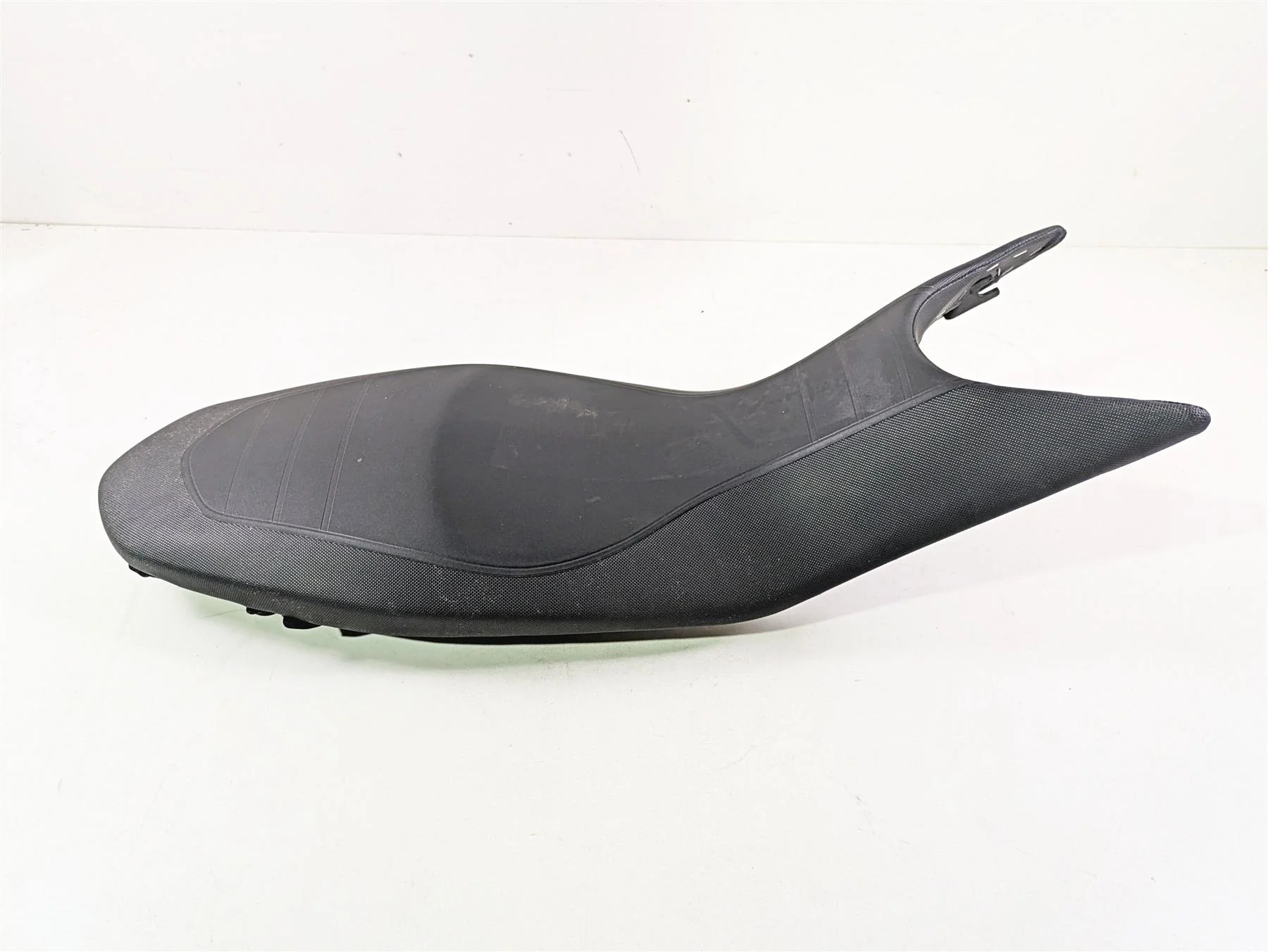 2013 Ducati Hypermotard 821 SP Duo Driver Rider Seat Saddle - No Tears 59521862A - Image 2