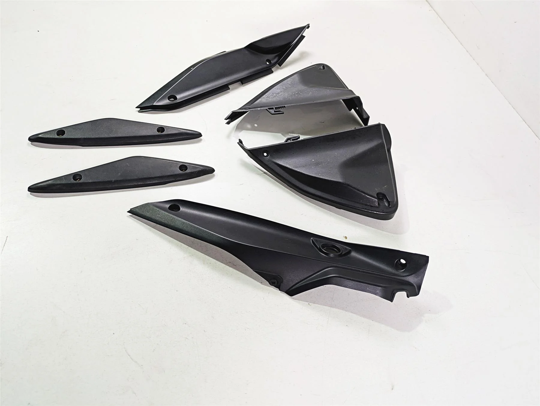 2013 Ducati Hypermotard 821 SP Engine Frame Infill Cover Fairing Set 48015711A - Image 3