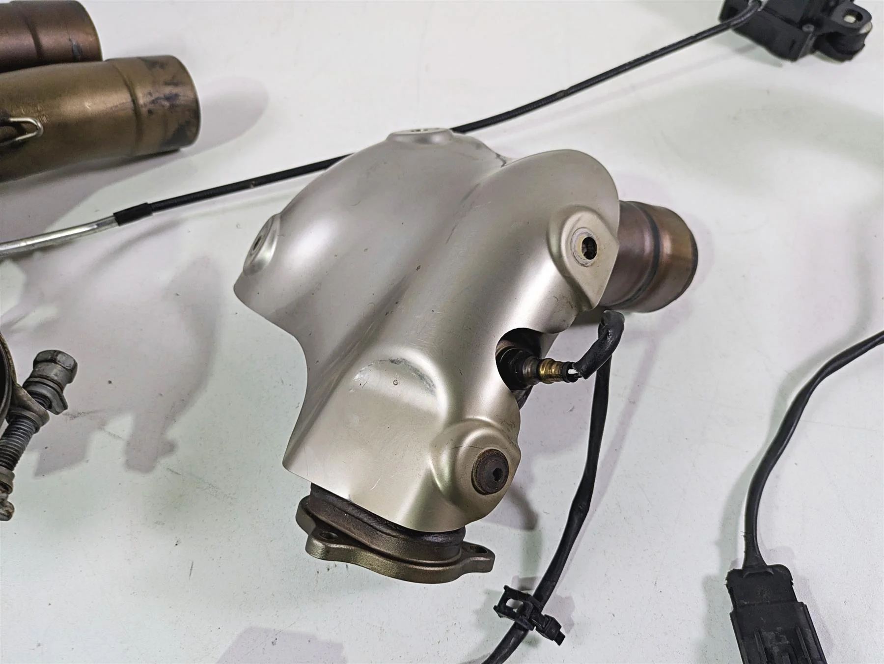 2013 Ducati Hypermotard 821 SP Exhaust Header Pipe & Servo Set 57013292B - Image 4