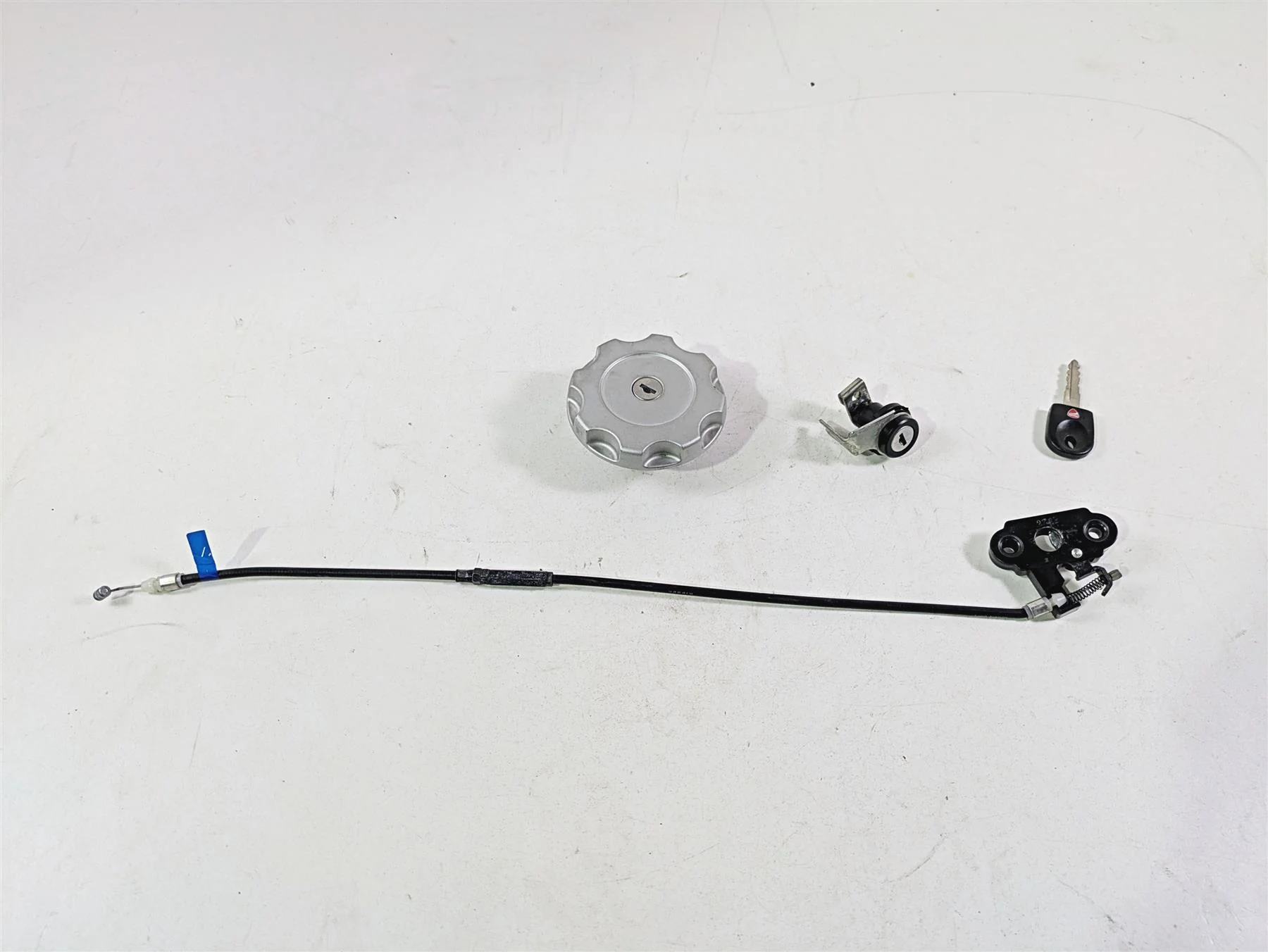 2013 Ducati Hypermotard 821 SP Fork Lock Key Fuel Tank Cap Set 89520182A