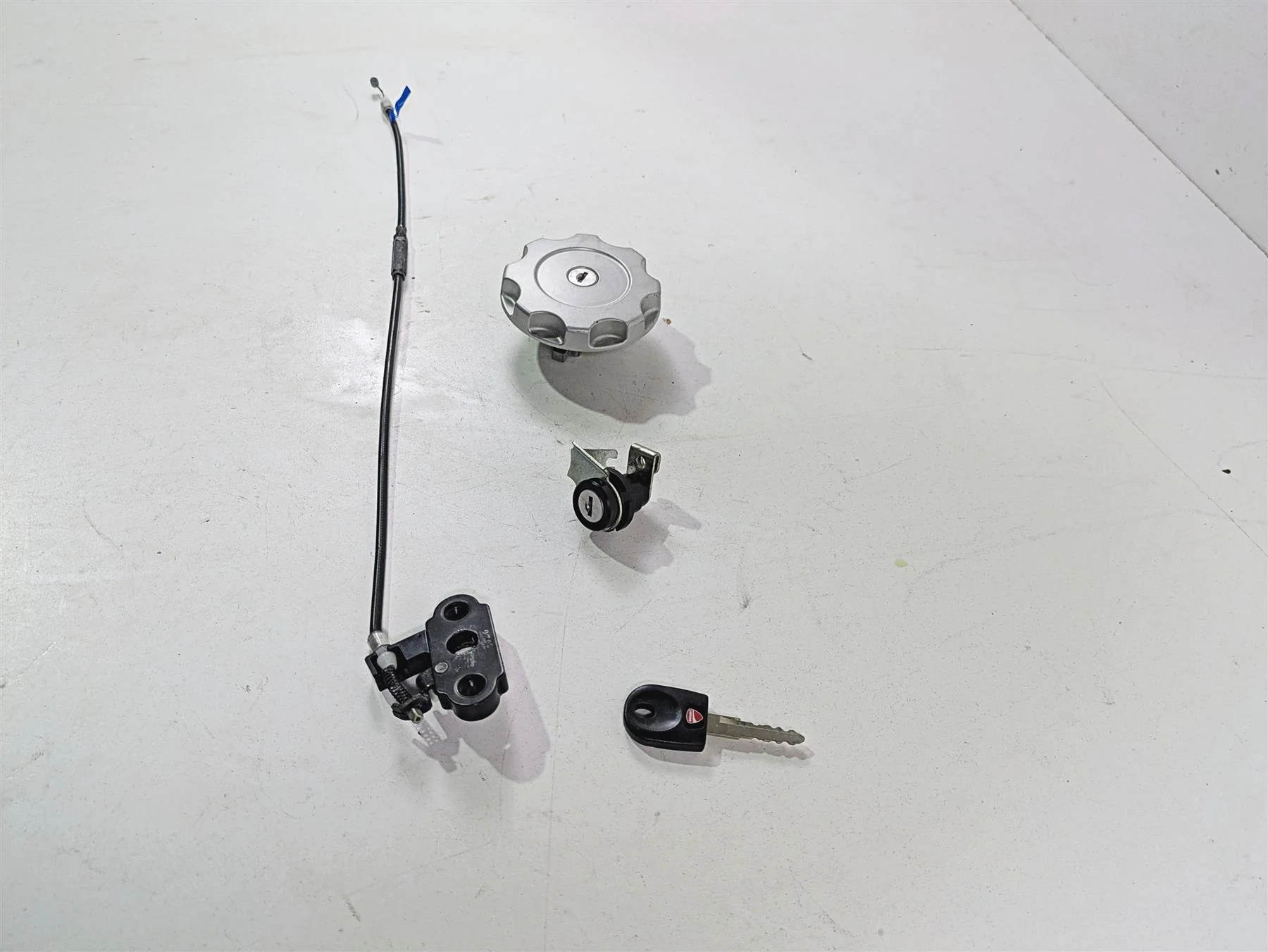 2013 Ducati Hypermotard 821 SP Fork Lock Key Fuel Tank Cap Set 89520182A - Image 3