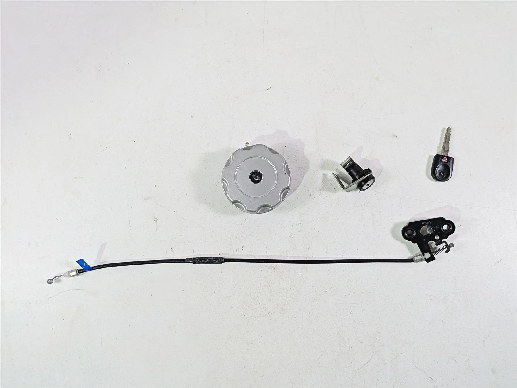 2013 Ducati Hypermotard 821 SP Fork Lock Key Fuel Tank Cap Set 89520182A - Image 4