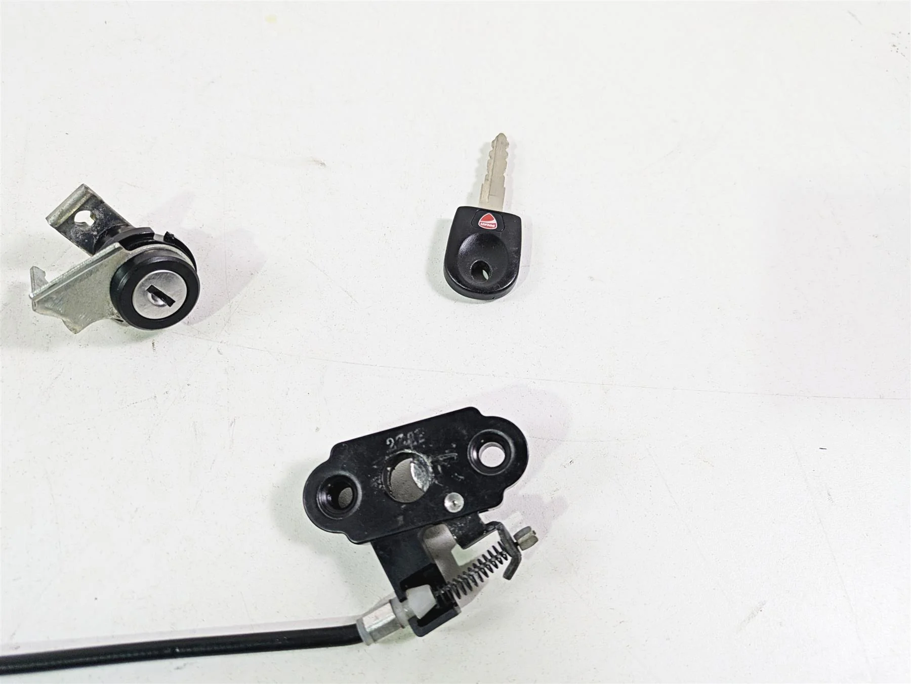 2013 Ducati Hypermotard 821 SP Fork Lock Key Fuel Tank Cap Set 89520182A - Image 5