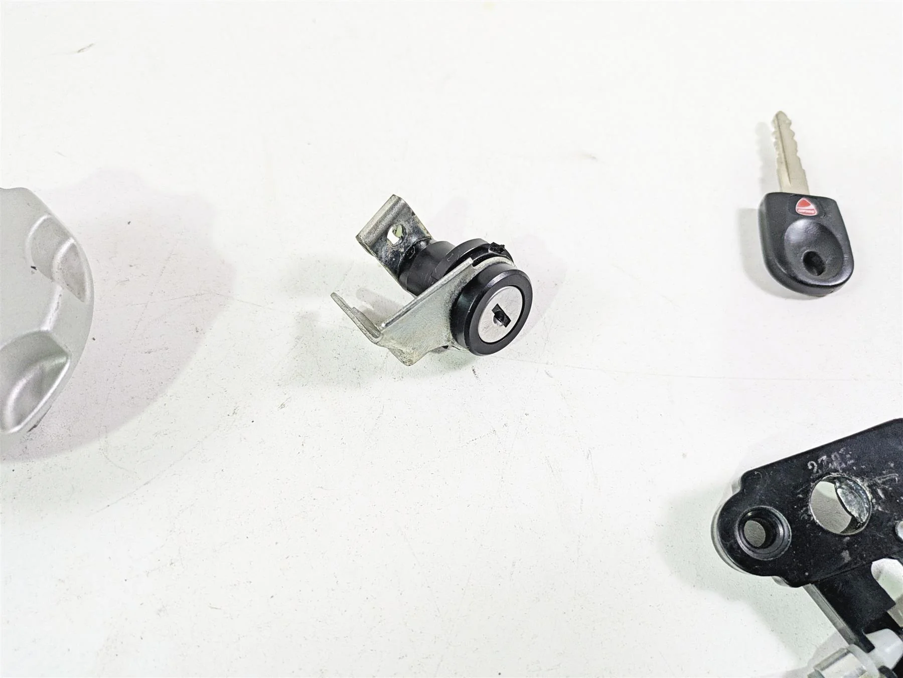 2013 Ducati Hypermotard 821 SP Fork Lock Key Fuel Tank Cap Set 89520182A - Image 6