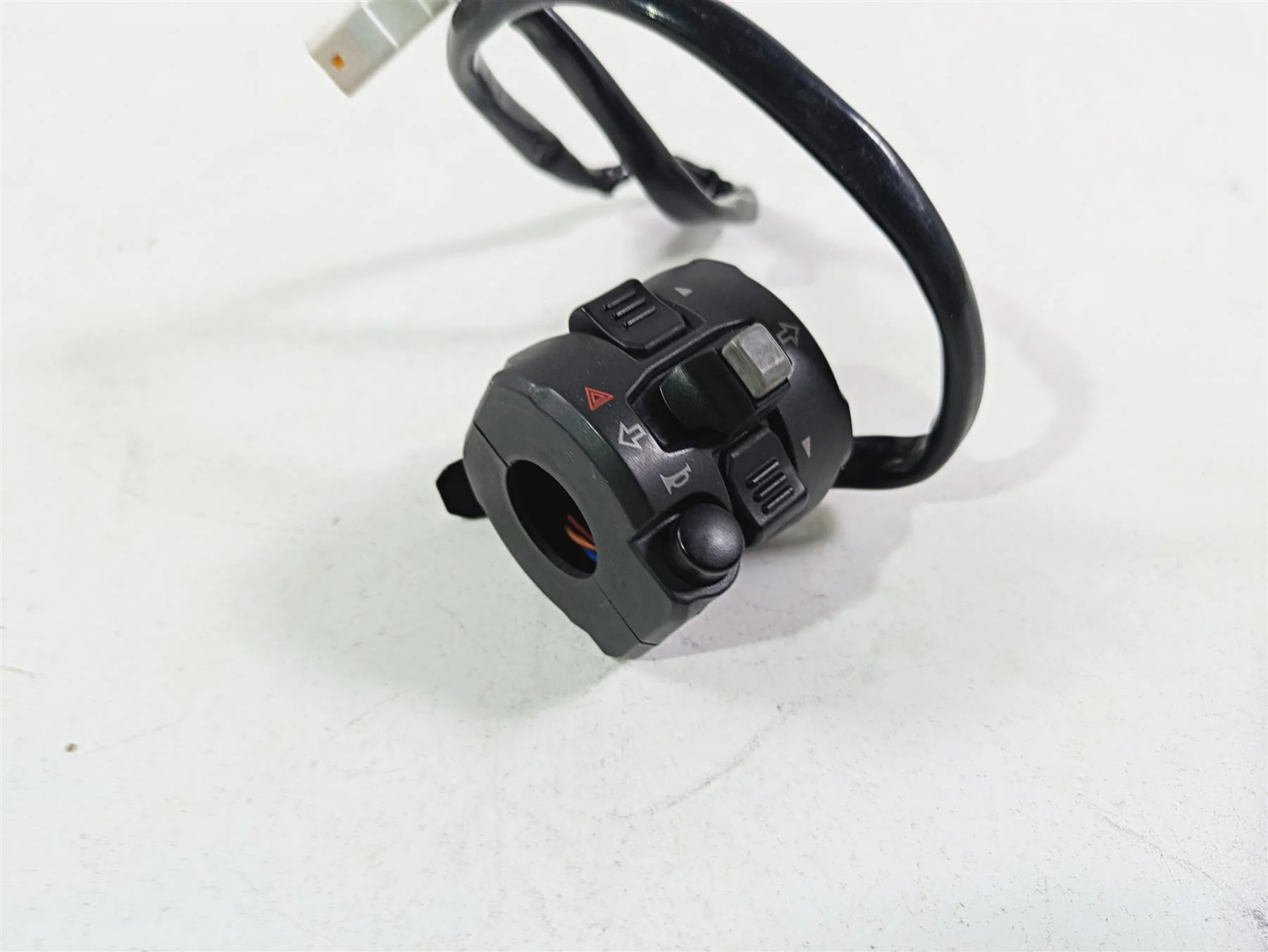 2013 Ducati Hypermotard 821 SP Left Hand Turn Signal Control Switch 65110141A - Image 10