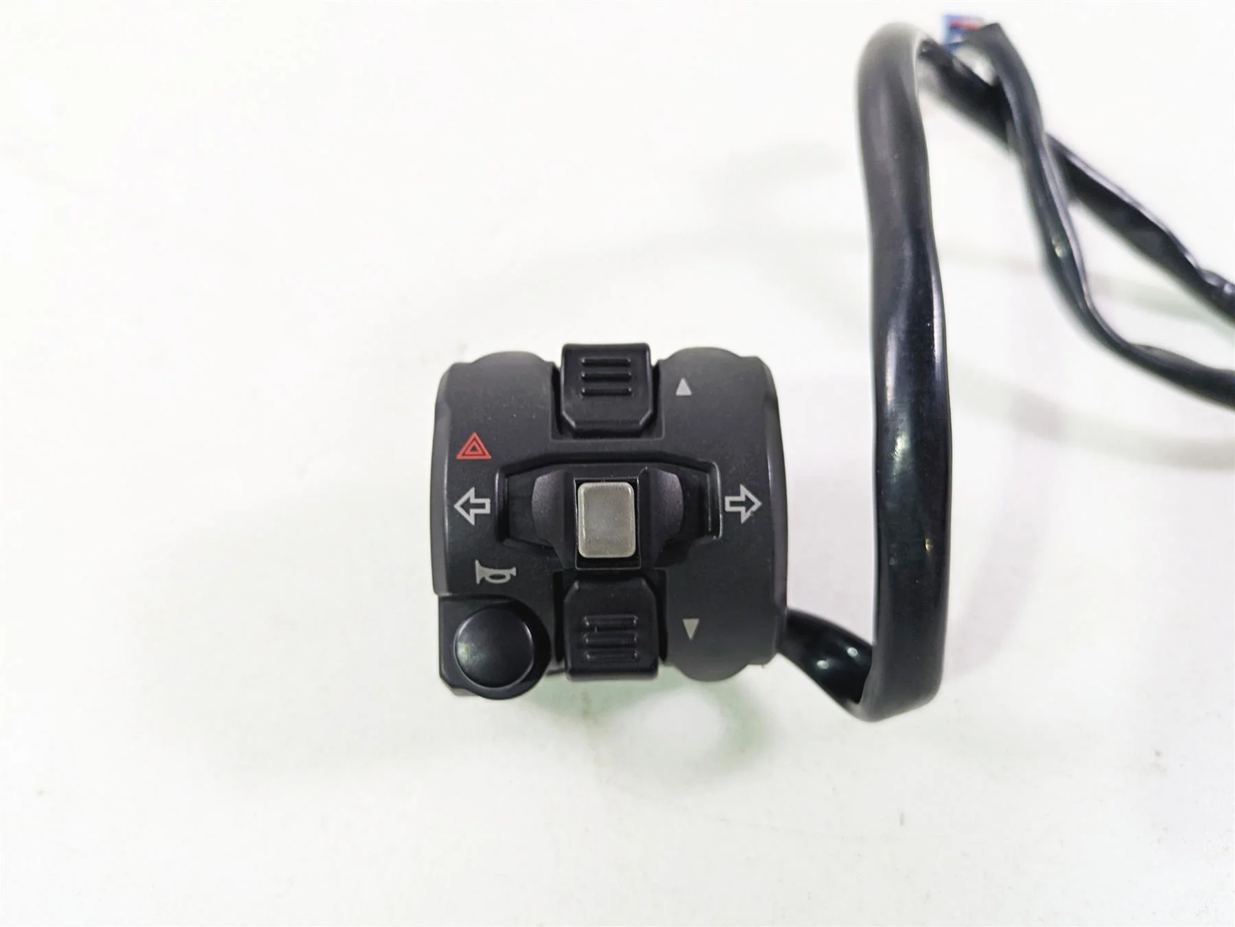 2013 Ducati Hypermotard 821 SP Left Hand Turn Signal Control Switch 65110141A - Image 4