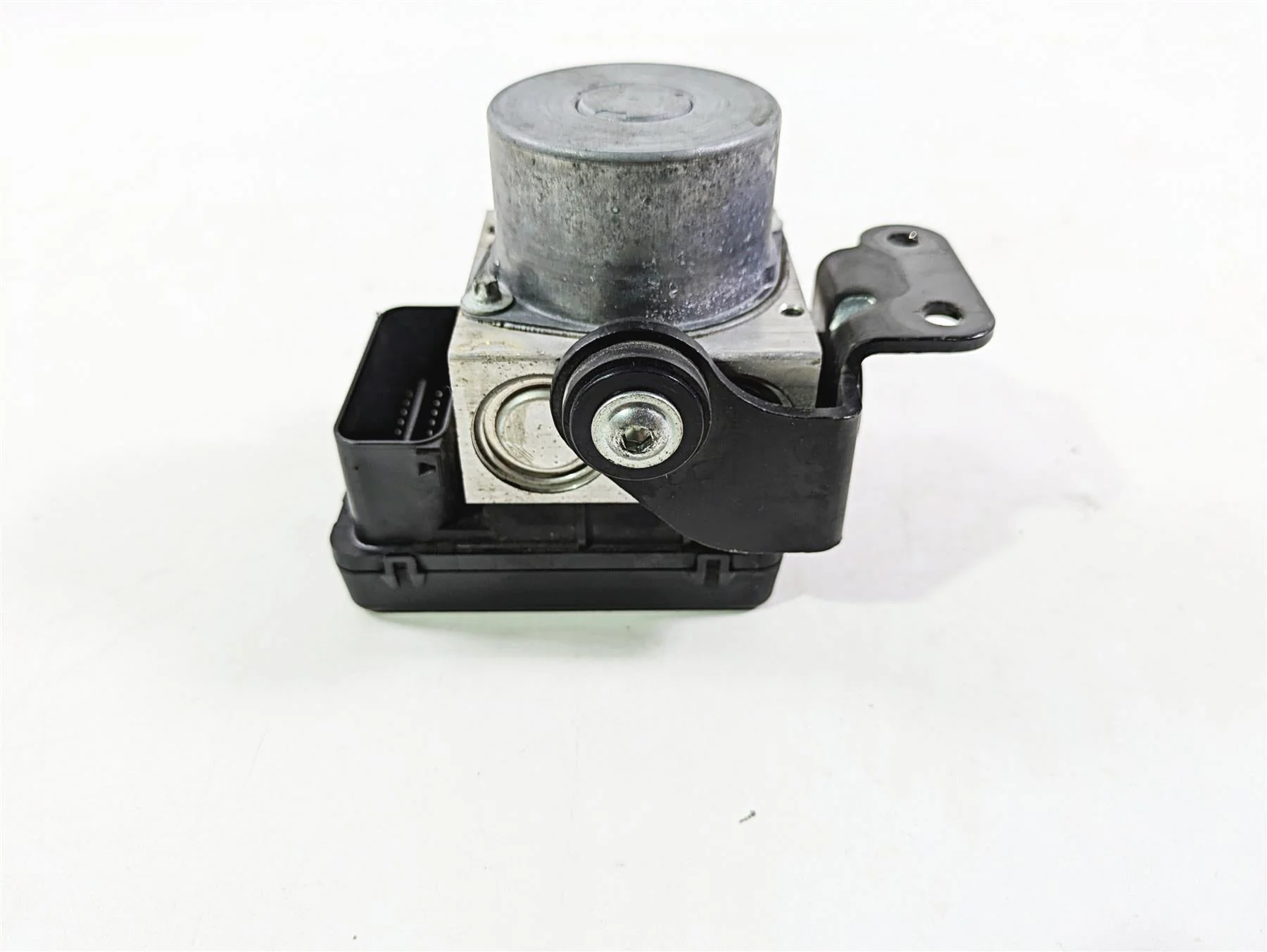 2013 Ducati Hyperstrada 821 Abs Brake Pump Module Unit 54240401A - Image 7