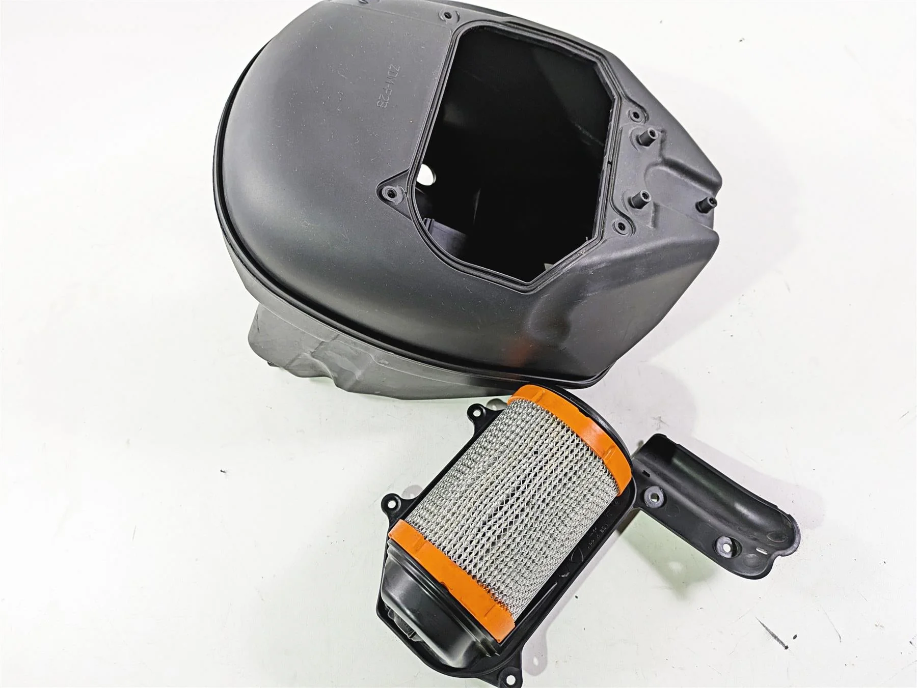 2013 Ducati Hyperstrada 821 Air Box Cleaner Breather & Sensors 44212691B - Image 9