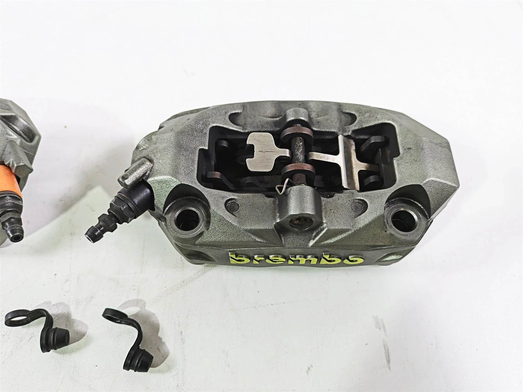 2013 Ducati Hyperstrada 821 Front Brake Caliper Brembo L 61041291C R 61041301C - Image 3