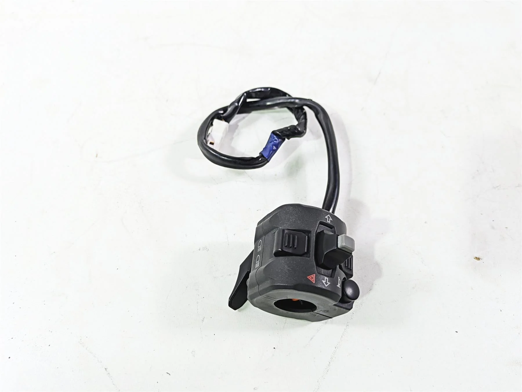 2013 Ducati Hyperstrada 821 Left Hand Control Switch Light Horn 65110141A - Image 4