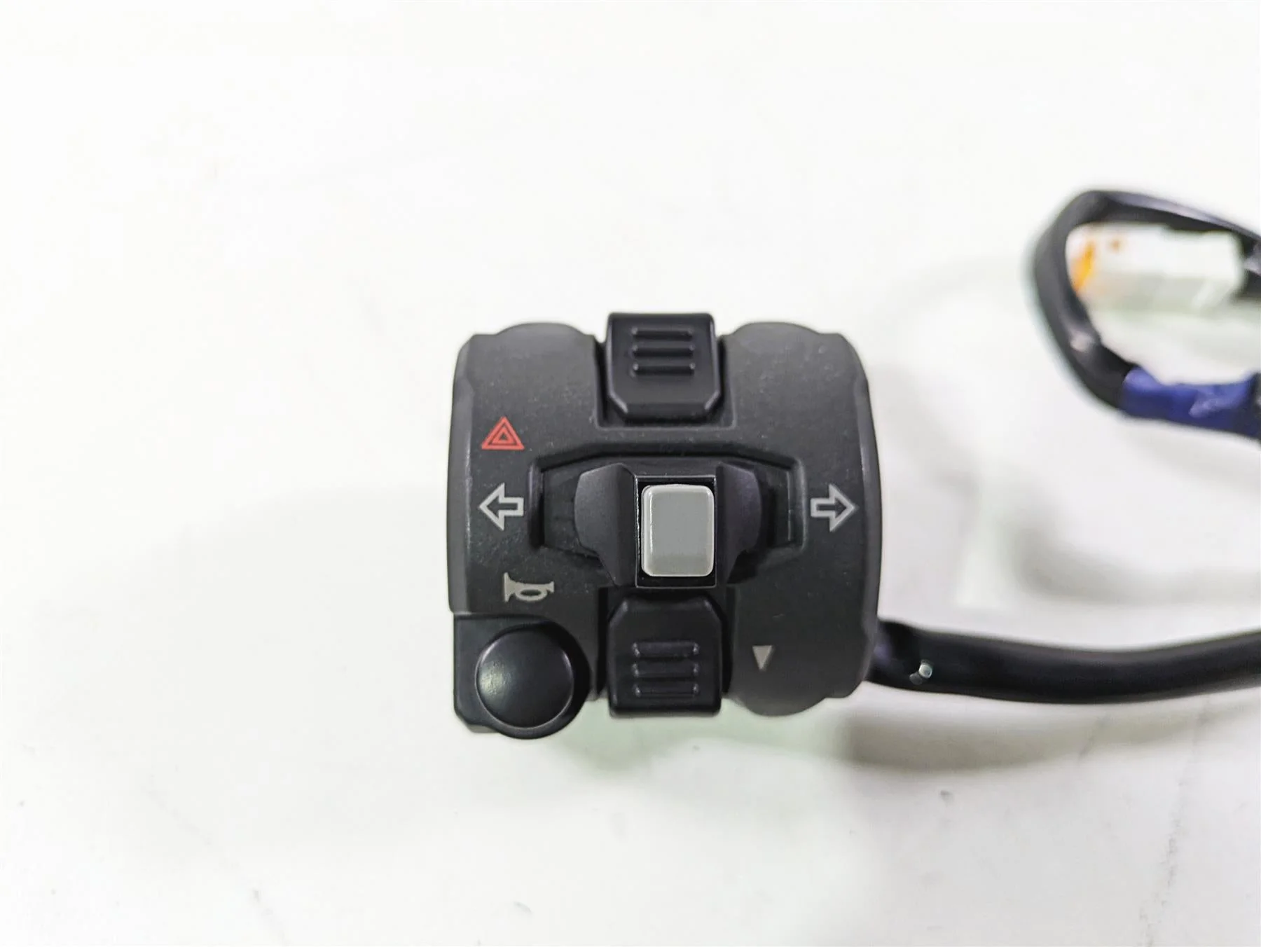 2013 Ducati Hyperstrada 821 Left Hand Control Switch Light Horn 65110141A - Image 7
