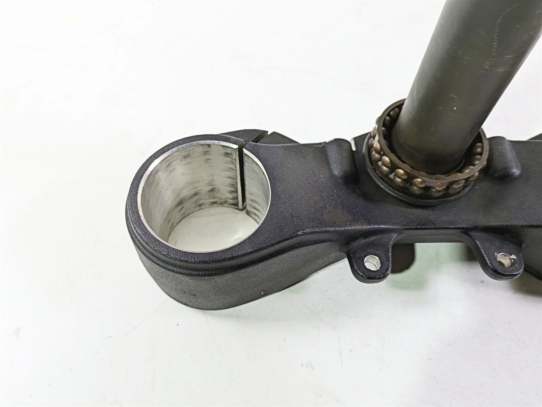 2013 Ducati Hyperstrada 821 Lower Triple Tree Steering Clamp 34220771AA - Image 8