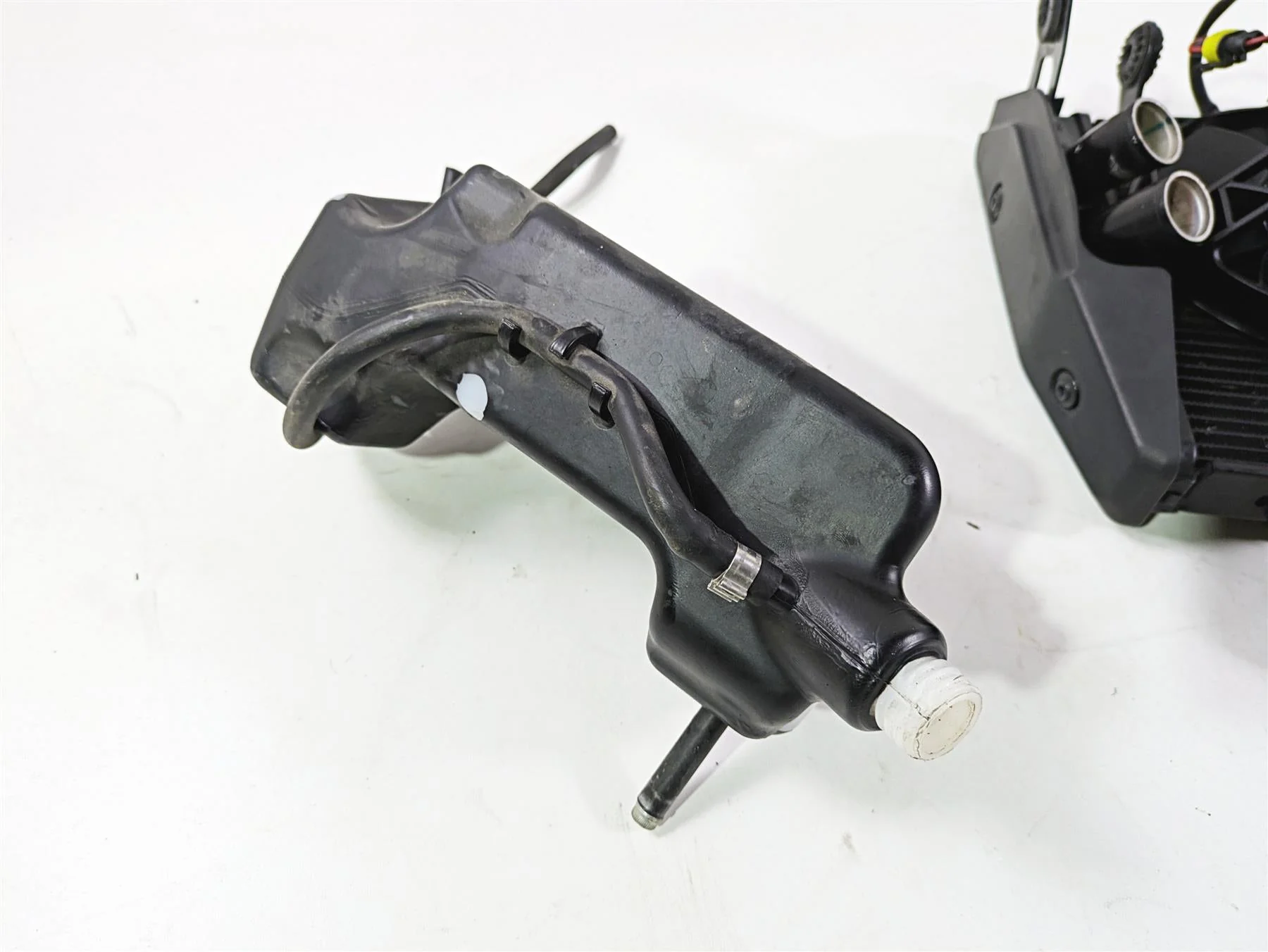 2013 Ducati Hyperstrada 821 Radiator Fans Reservoir Hoses Set -Read 54840981D - Image 4