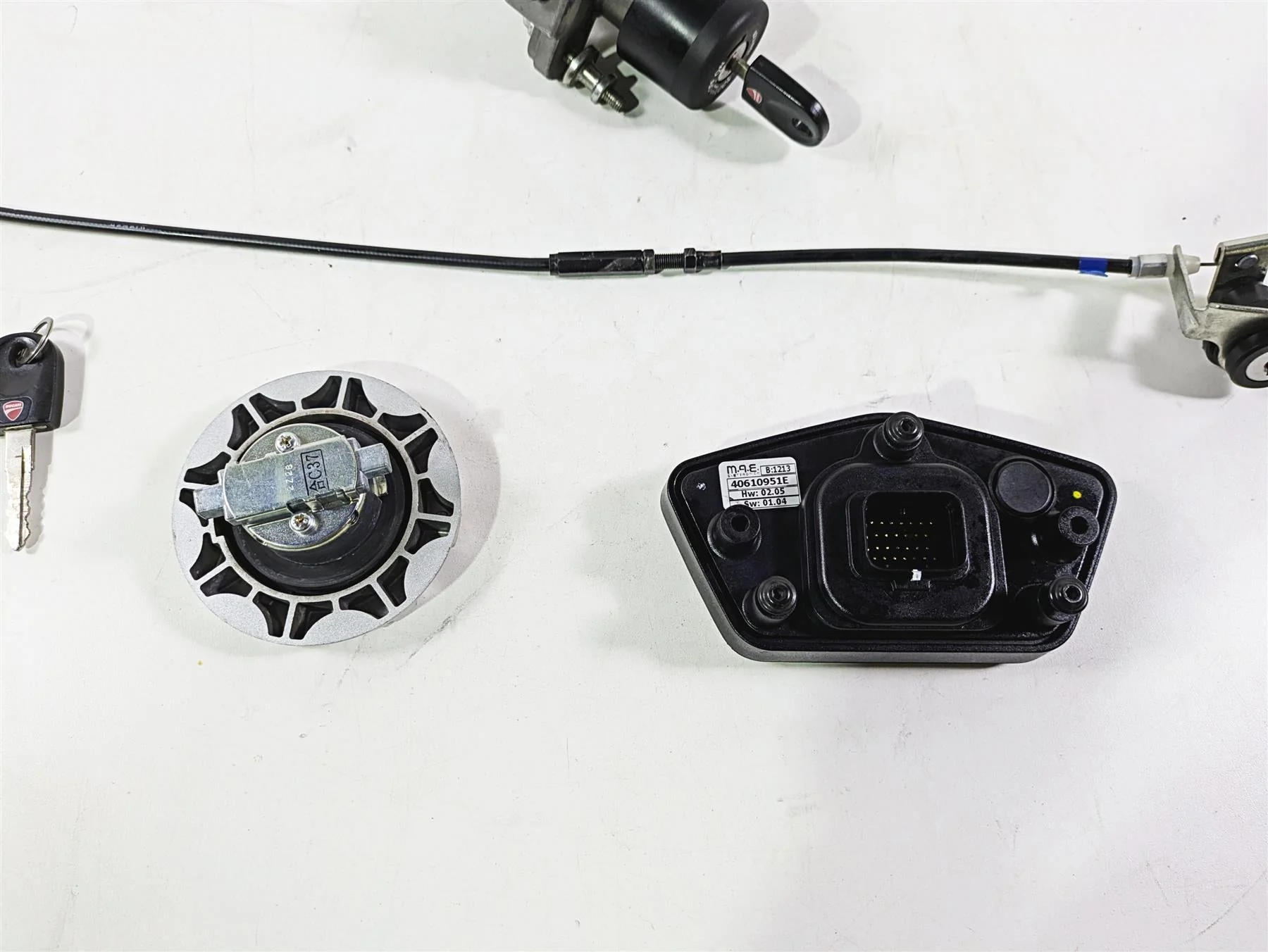 2013 Ducati Hyperstrada 821 Speedometer Ignition Switch Key Lock Set 40610951E - Image 10