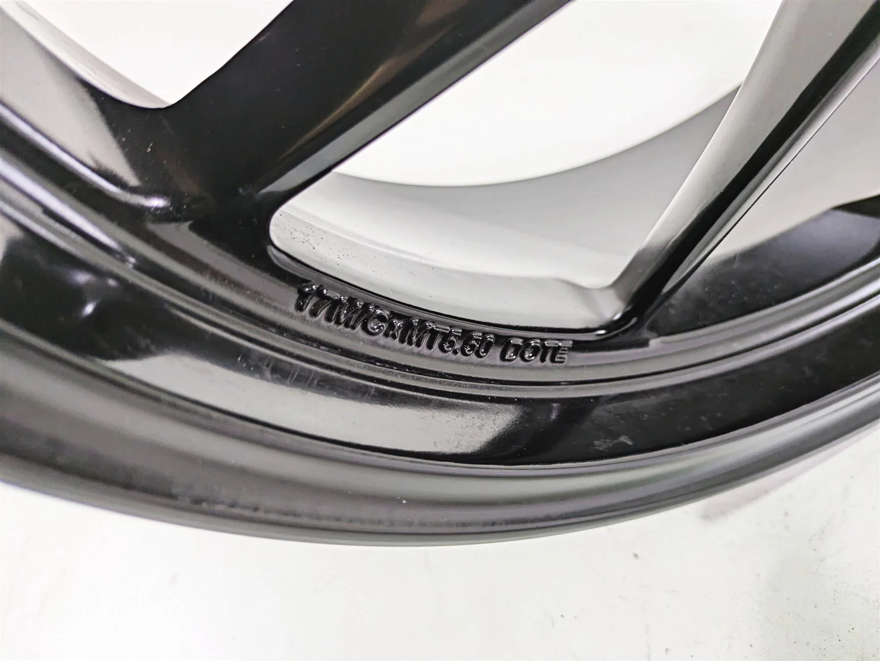 2013 Ducati Hyperstrada 821 Straight Rear Wheel Rim 17x5.5 50211571AA - Image 3