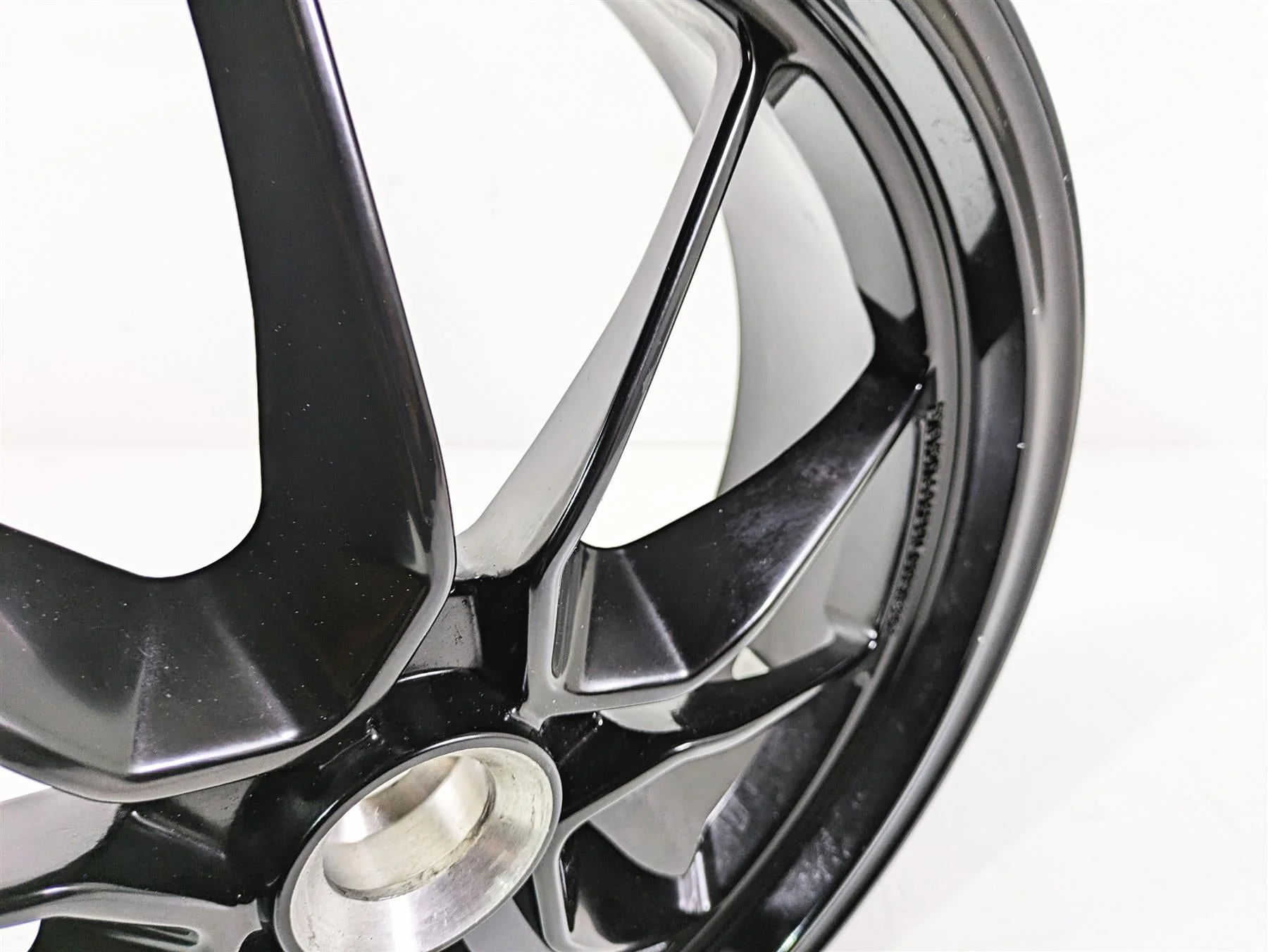 2013 Ducati Hyperstrada 821 Straight Rear Wheel Rim 17x5.5 50211571AA - Image 5