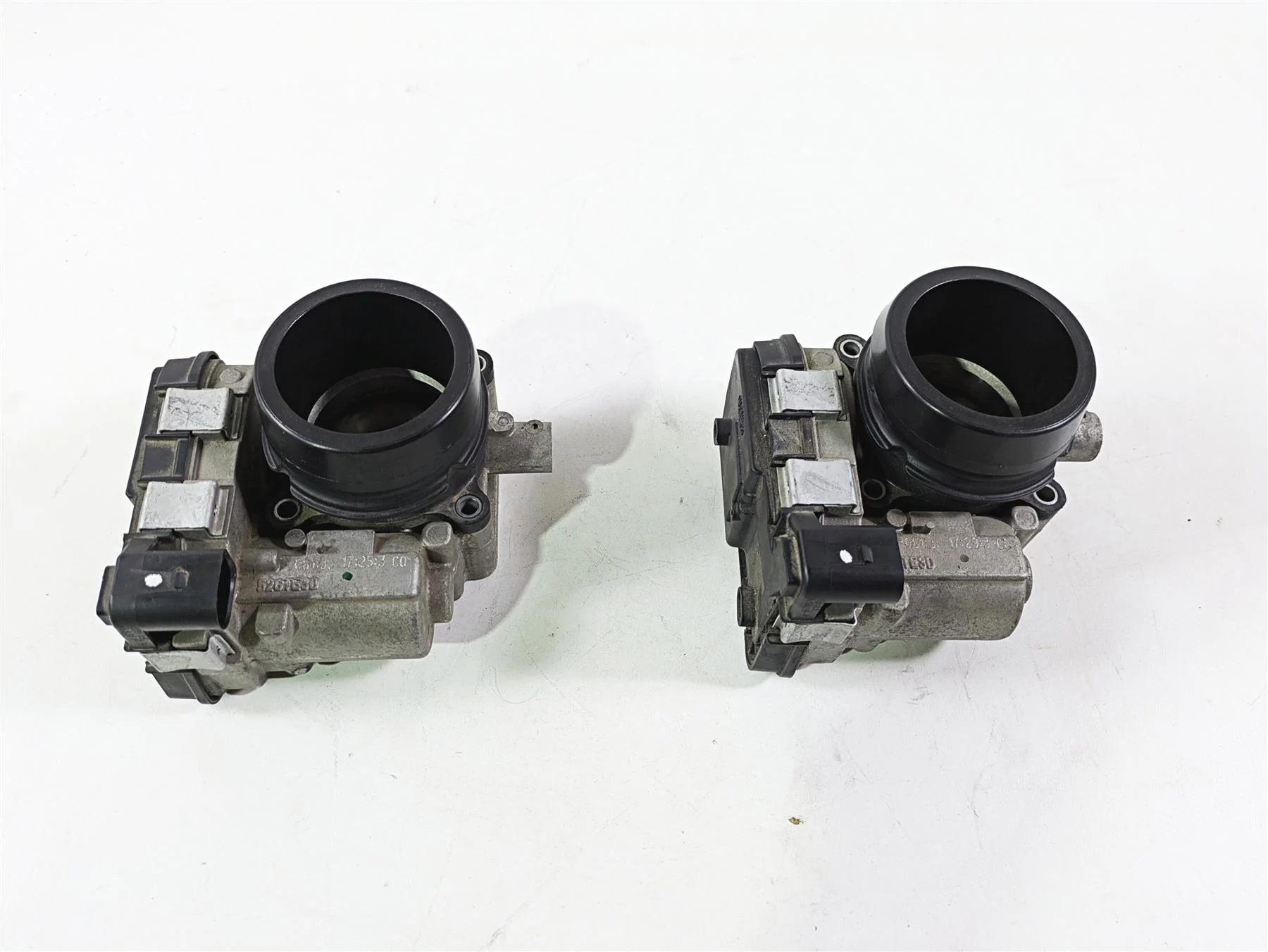 2013 Ducati Hyperstrada 821 Throttle Bodies Body Set 28240901A - Image 2