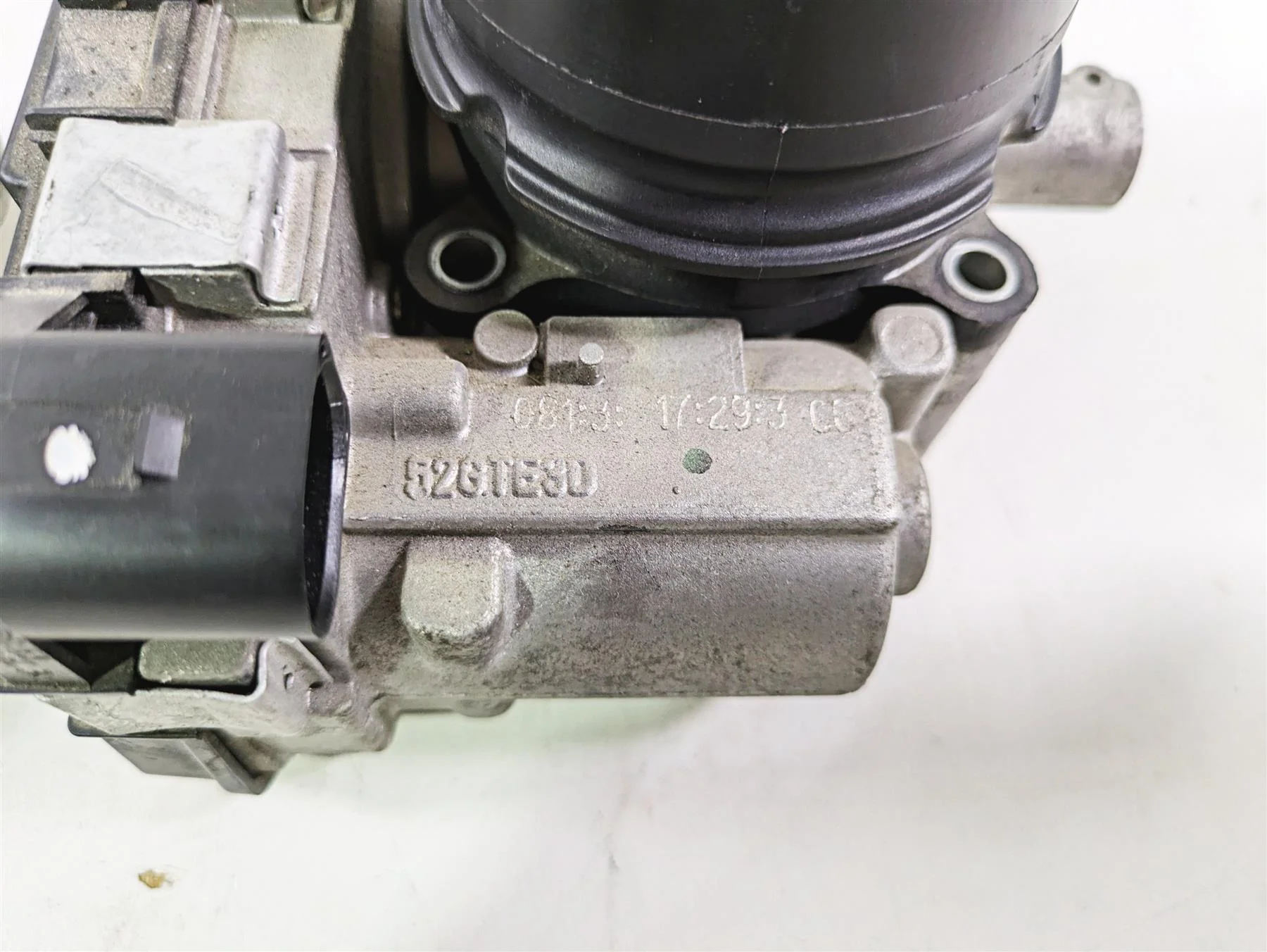 2013 Ducati Hyperstrada 821 Throttle Bodies Body Set 28240901A - Image 3