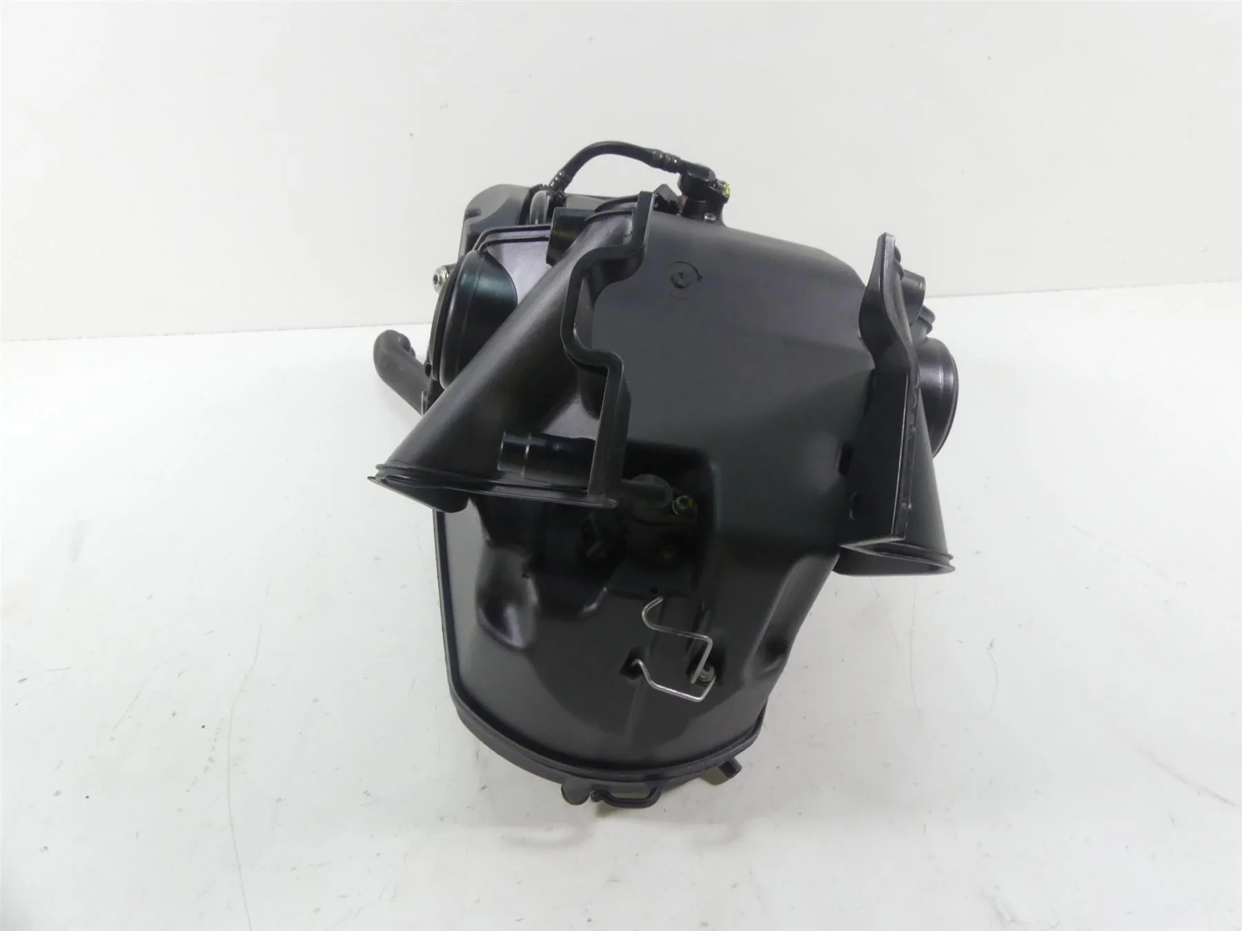 2013 Ducati Streetfighter 848 Air Box Filter Cleaner + Fuel Injects 44211393B - Image 4
