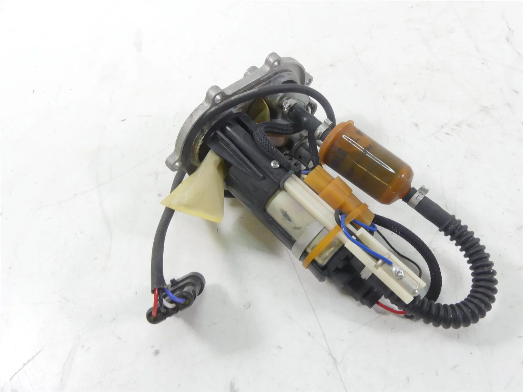 2013 Ducati Streetfighter 848 Fuel Gas Petrol Pump - Tested  16023991A - Image 2