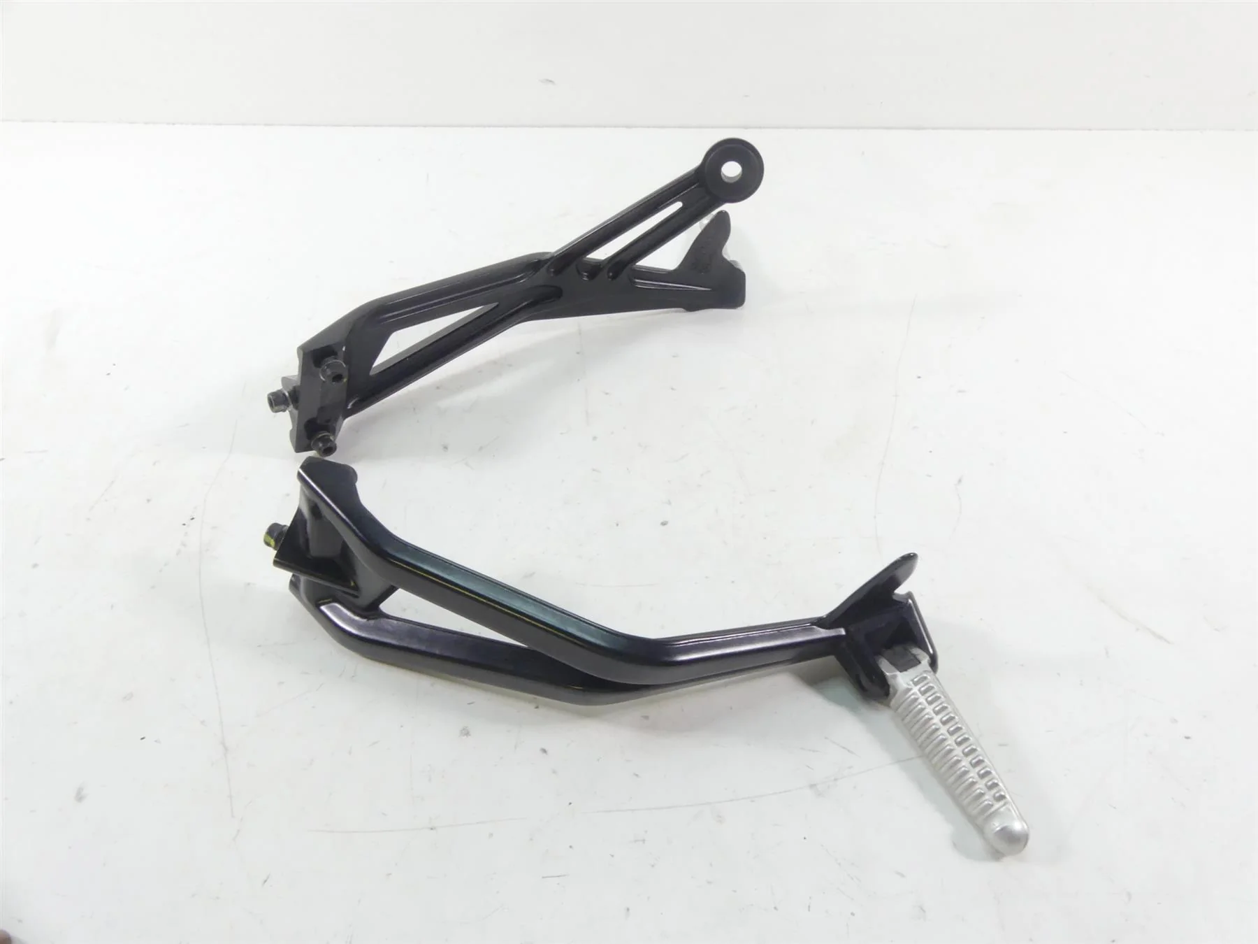 2013 Ducati Streetfighter 848 Rear Passenger Footpeg Foot Peg Set 82411561A - Image 3