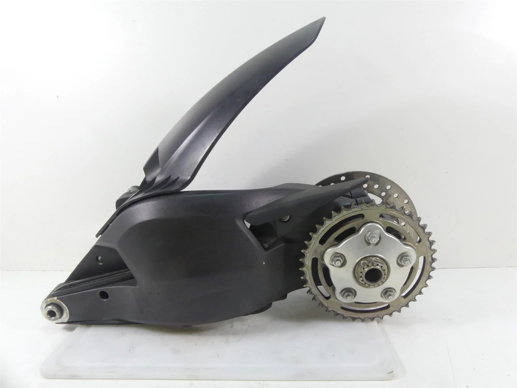 2013 Ducati Streetfighter 848 Rear Swingarm Swing Arm + Axle & Guard 37021141BA