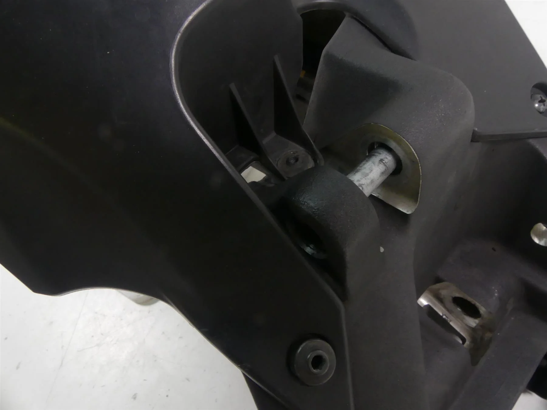 2013 Ducati Streetfighter 848 Rear Swingarm Swing Arm + Axle & Guard 37021141BA - Image 11