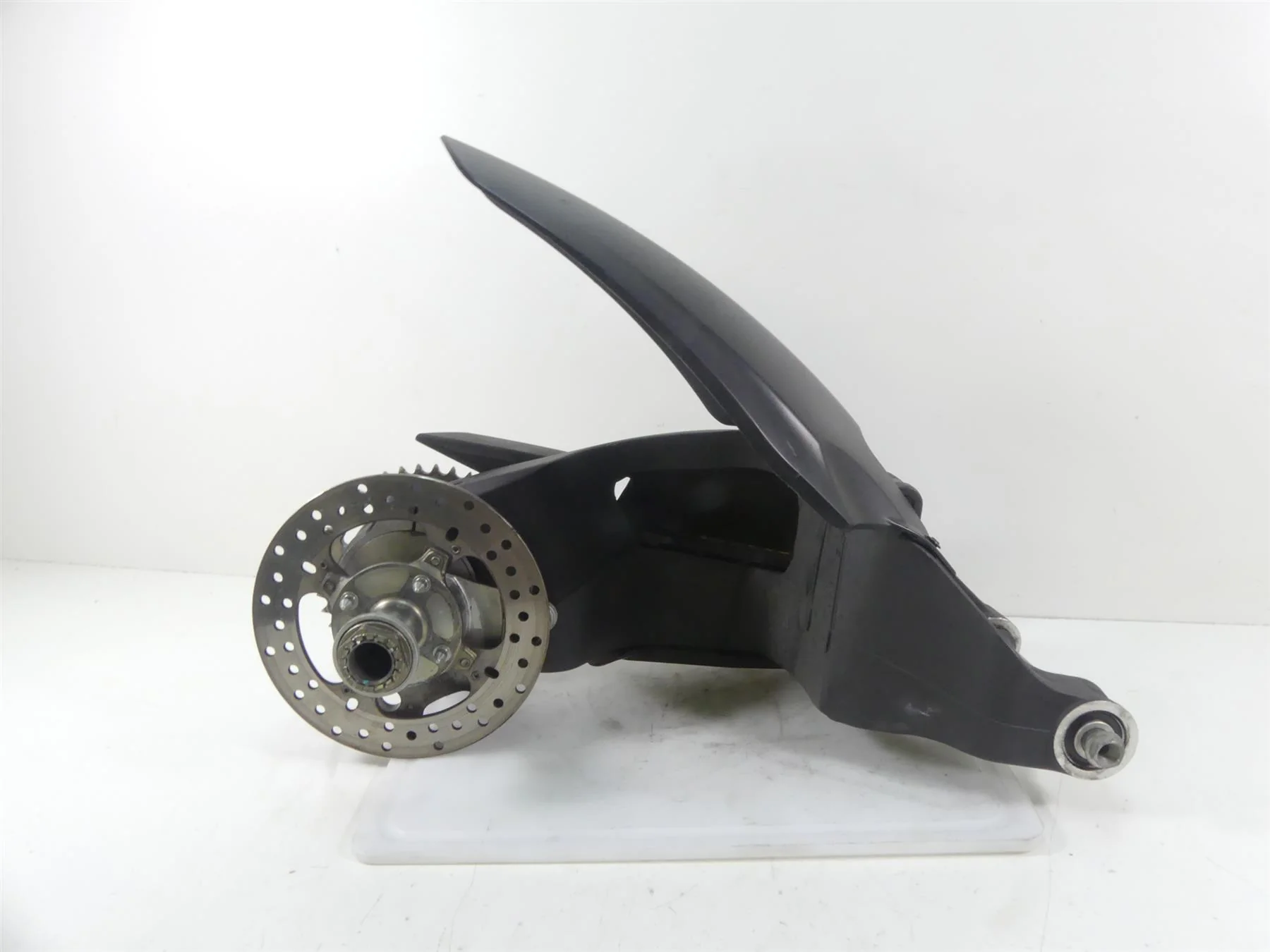 2013 Ducati Streetfighter 848 Rear Swingarm Swing Arm + Axle & Guard 37021141BA - Image 3