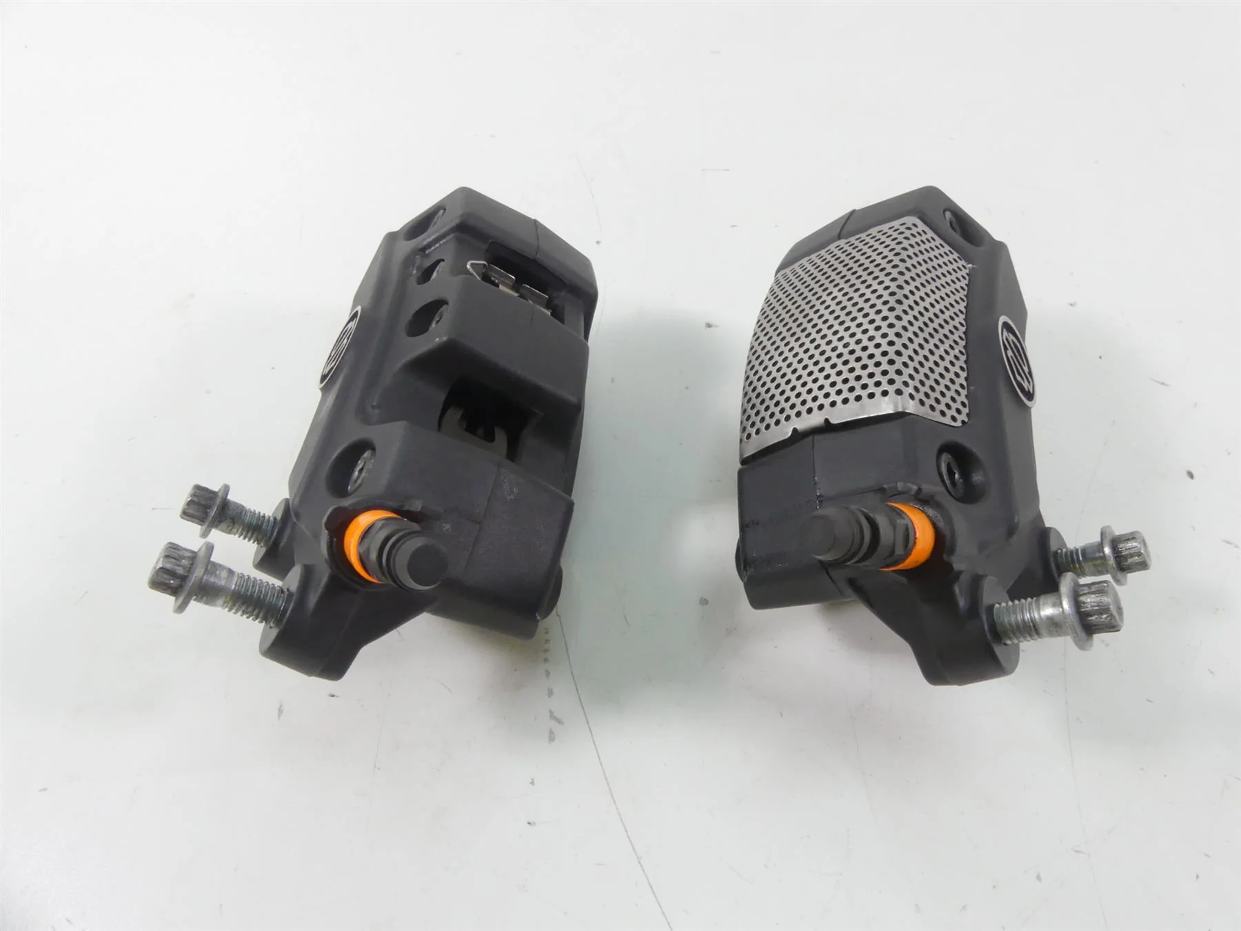 2013 Harley Davidson VRSCF Muscle Front Brake Caliper Set 44731-08 44732-08 - Image 3