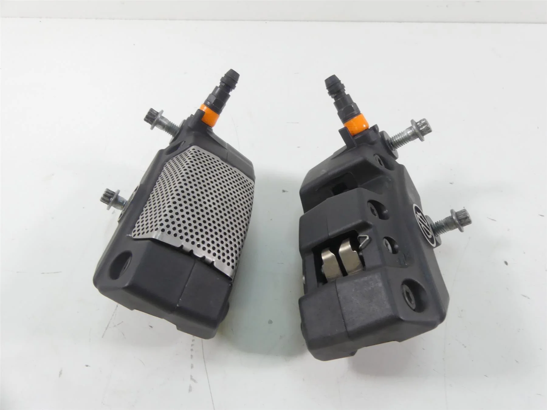 2013 Harley Davidson VRSCF Muscle Front Brake Caliper Set 44731-08 44732-08 - Image 4