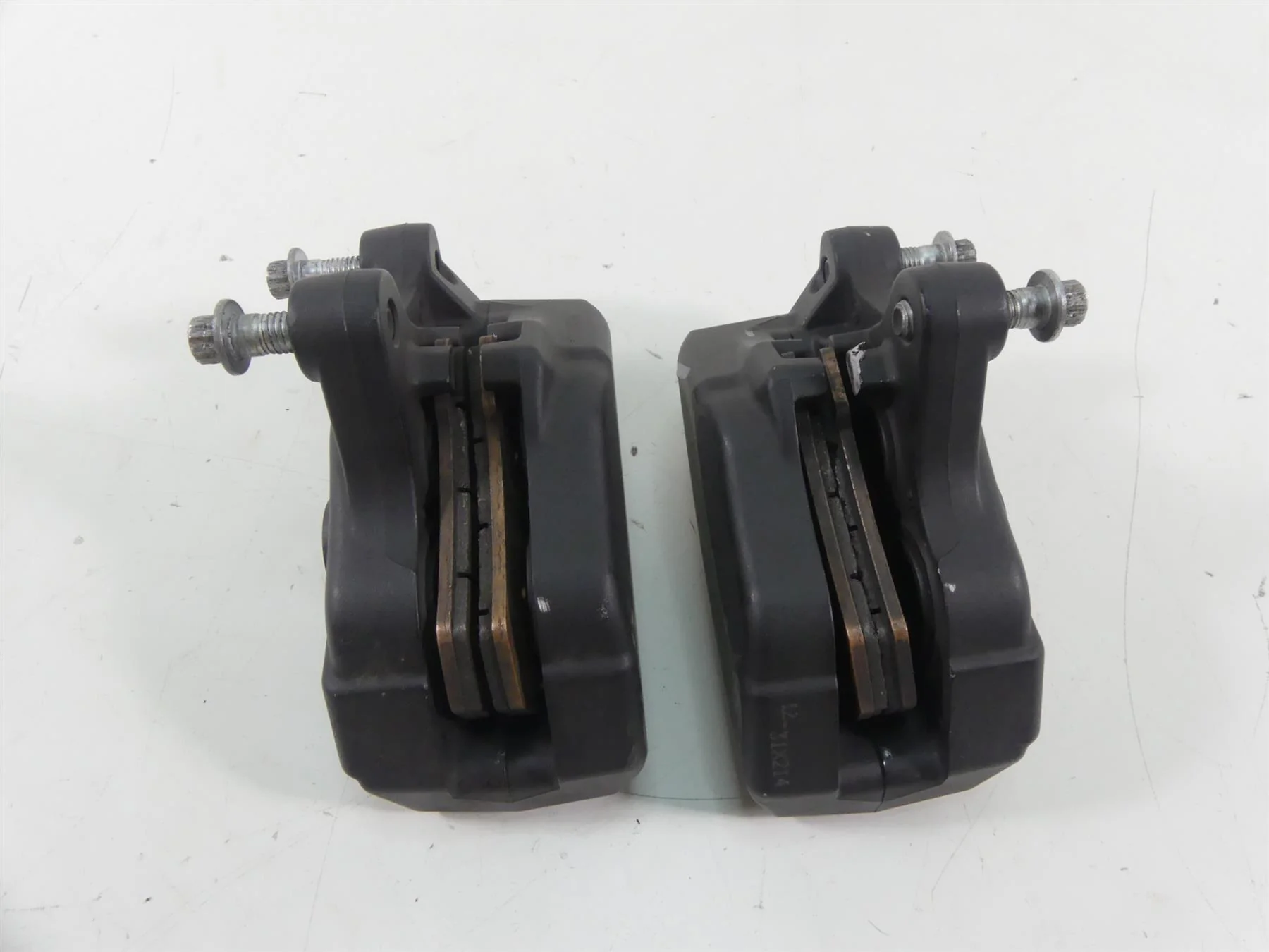 2013 Harley Davidson VRSCF Muscle Front Brake Caliper Set 44731-08 44732-08 - Image 5