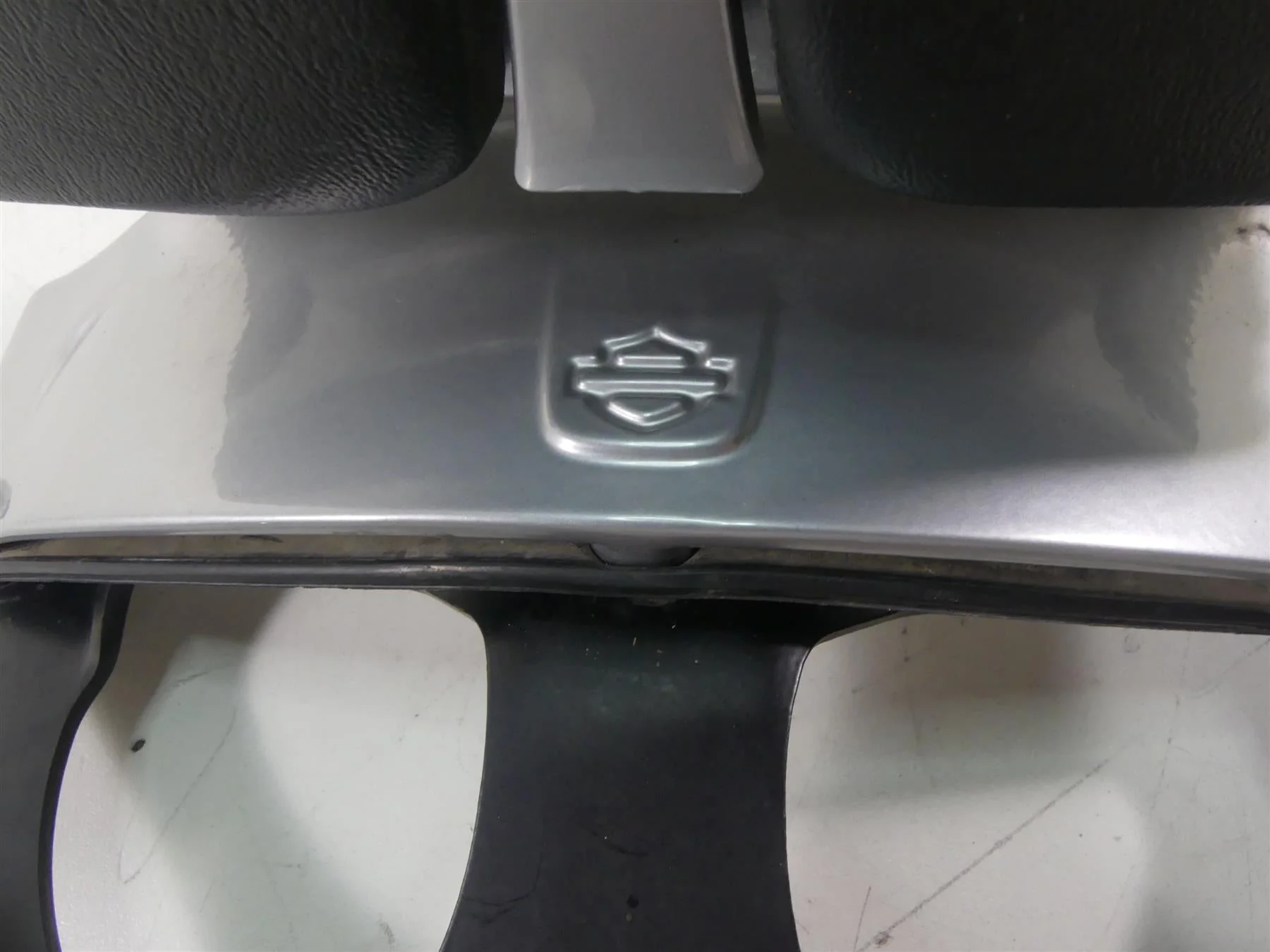2013 Harley Davidson VRSCF Muscle Oem Backrest Back Rest Sissy Bar 51600-09 - Image 9