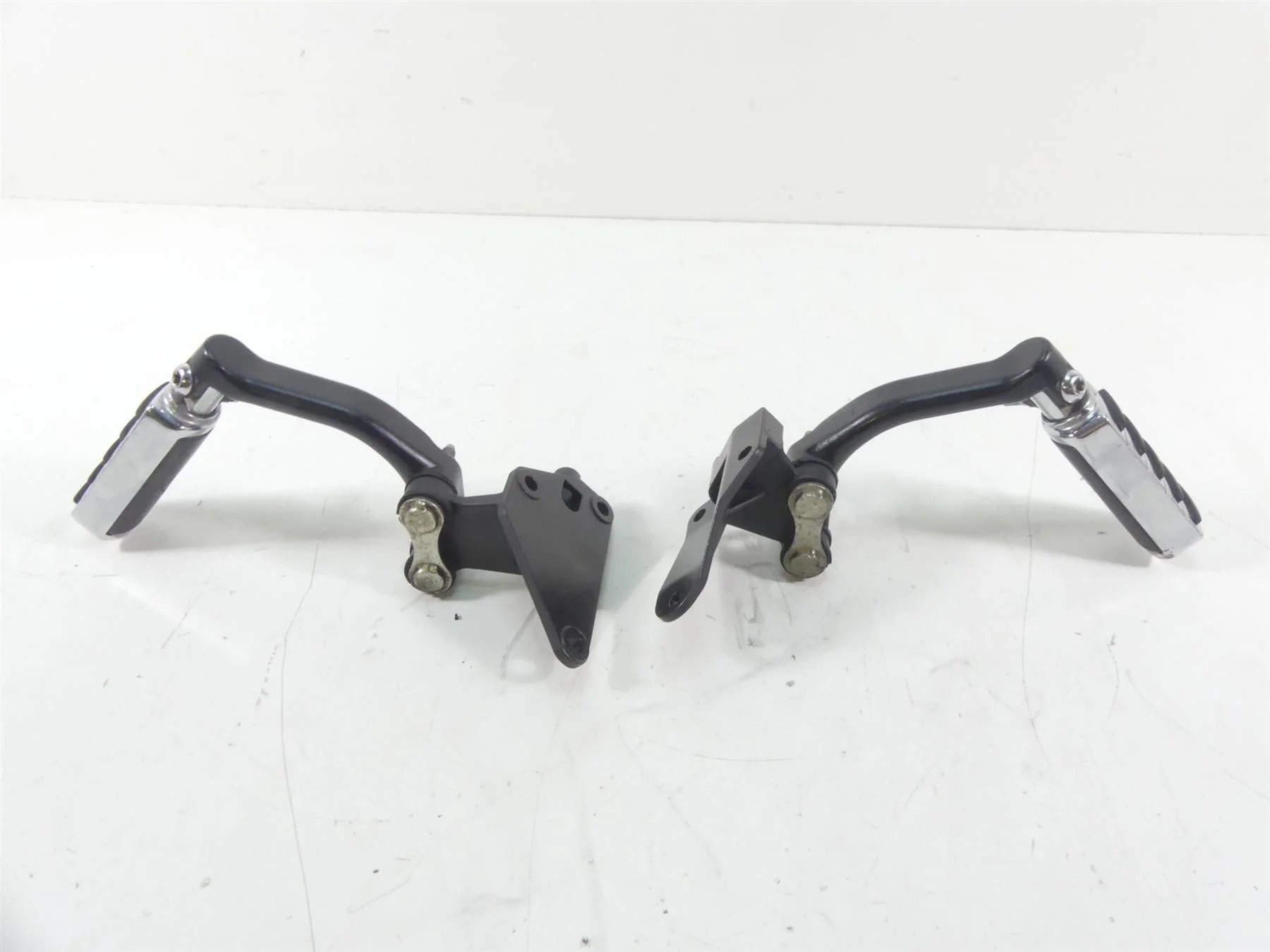 2013 Harley Davidson VRSCF Muscle Passenger Footpeg Foot Pegs 50822-09 50826-09