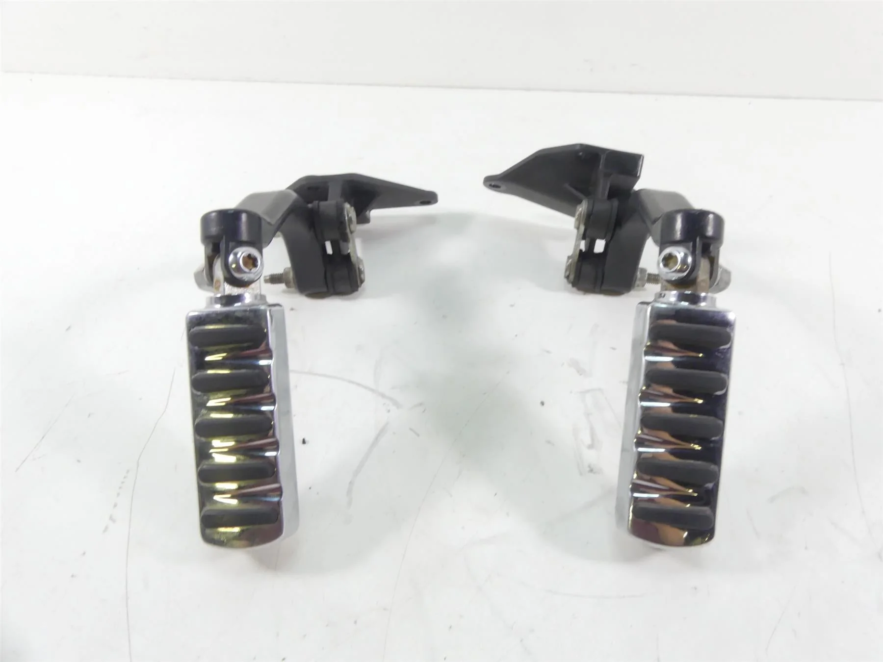 2013 Harley Davidson VRSCF Muscle Passenger Footpeg Foot Pegs 50822-09 50826-09 - Image 2