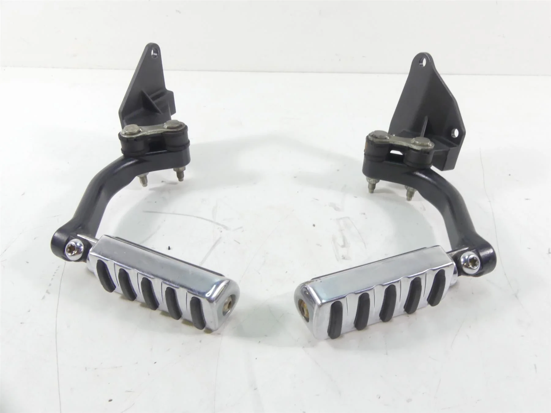 2013 Harley Davidson VRSCF Muscle Passenger Footpeg Foot Pegs 50822-09 50826-09 - Image 3