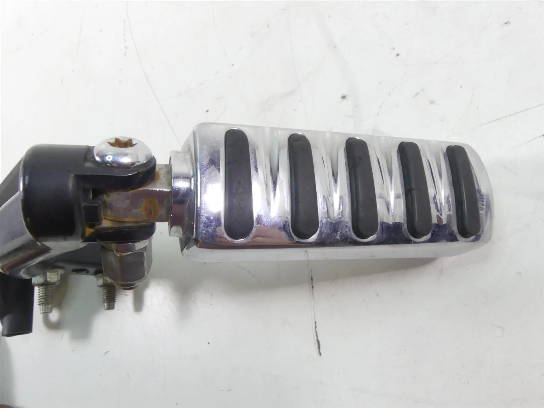 2013 Harley Davidson VRSCF Muscle Passenger Footpeg Foot Pegs 50822-09 50826-09 - Image 7