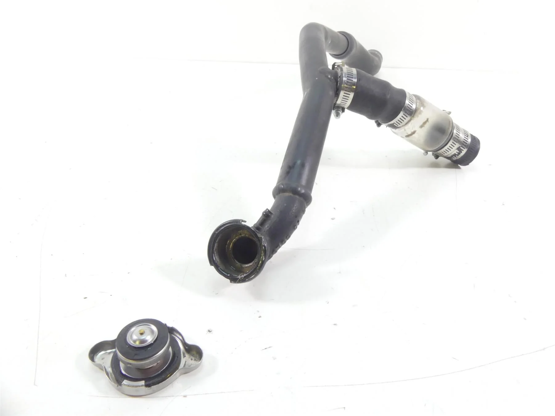 2013 Harley Davidson VRSCF Muscle Radiator Fans Reservoir Hoses - Read 26722-04 - Image 12