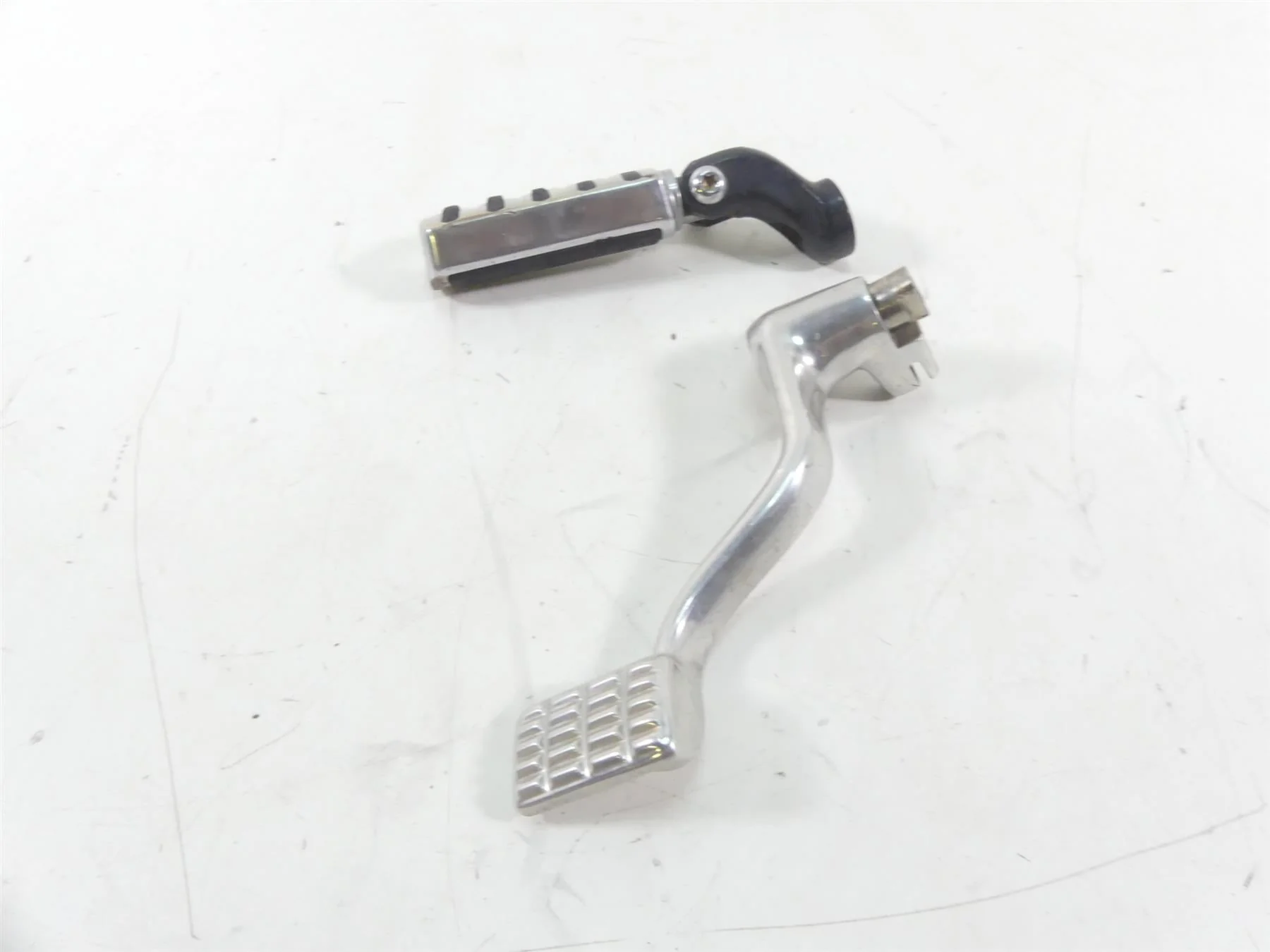 2013 Harley Davidson VRSCF Muscle Right Front Footpeg And Brake Parts 54046-12 - Image 2