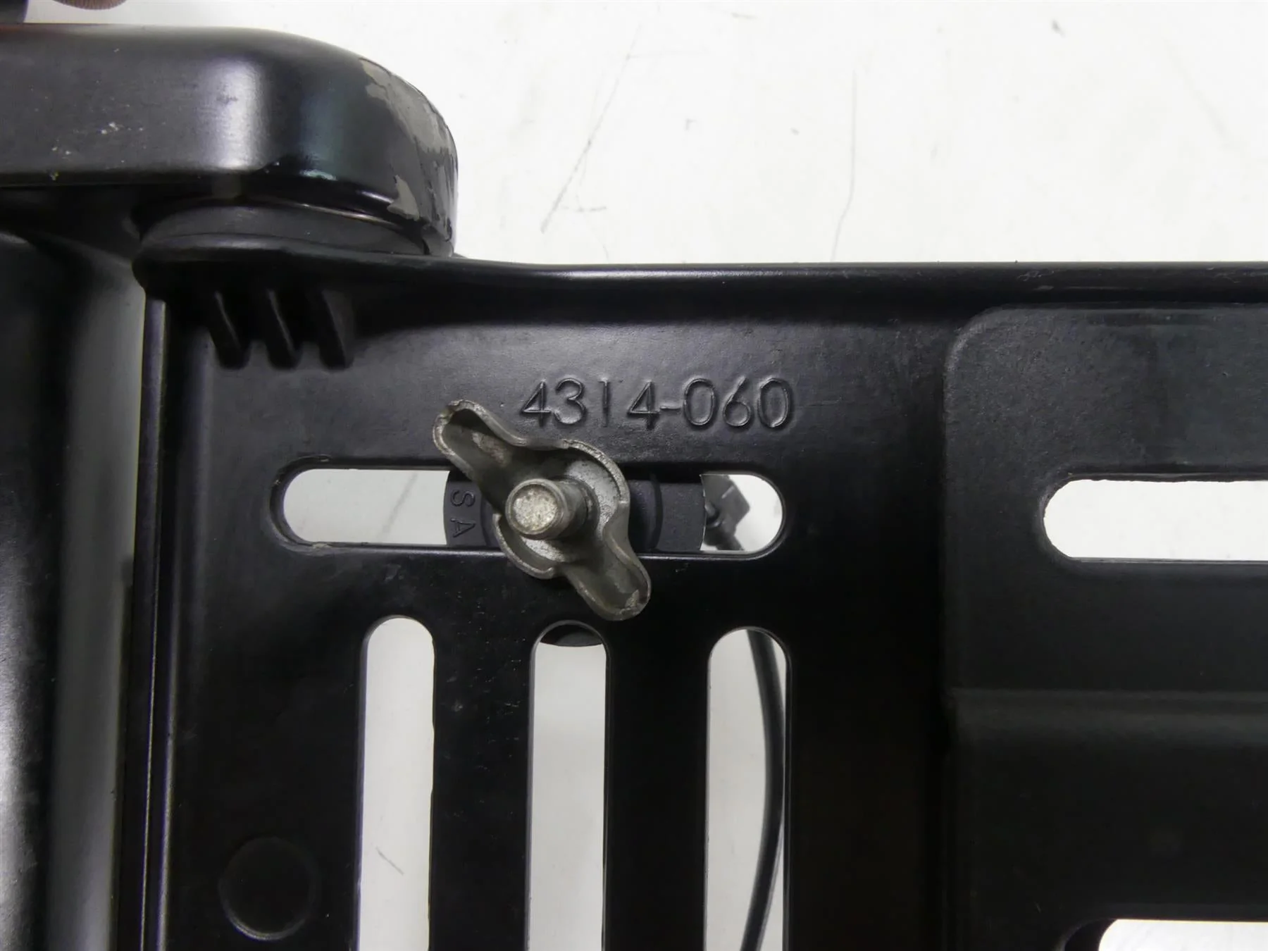 2013 Harley Davidson VRSCF Muscle Side License Plate Holder Mount 69390-09 - Image 6