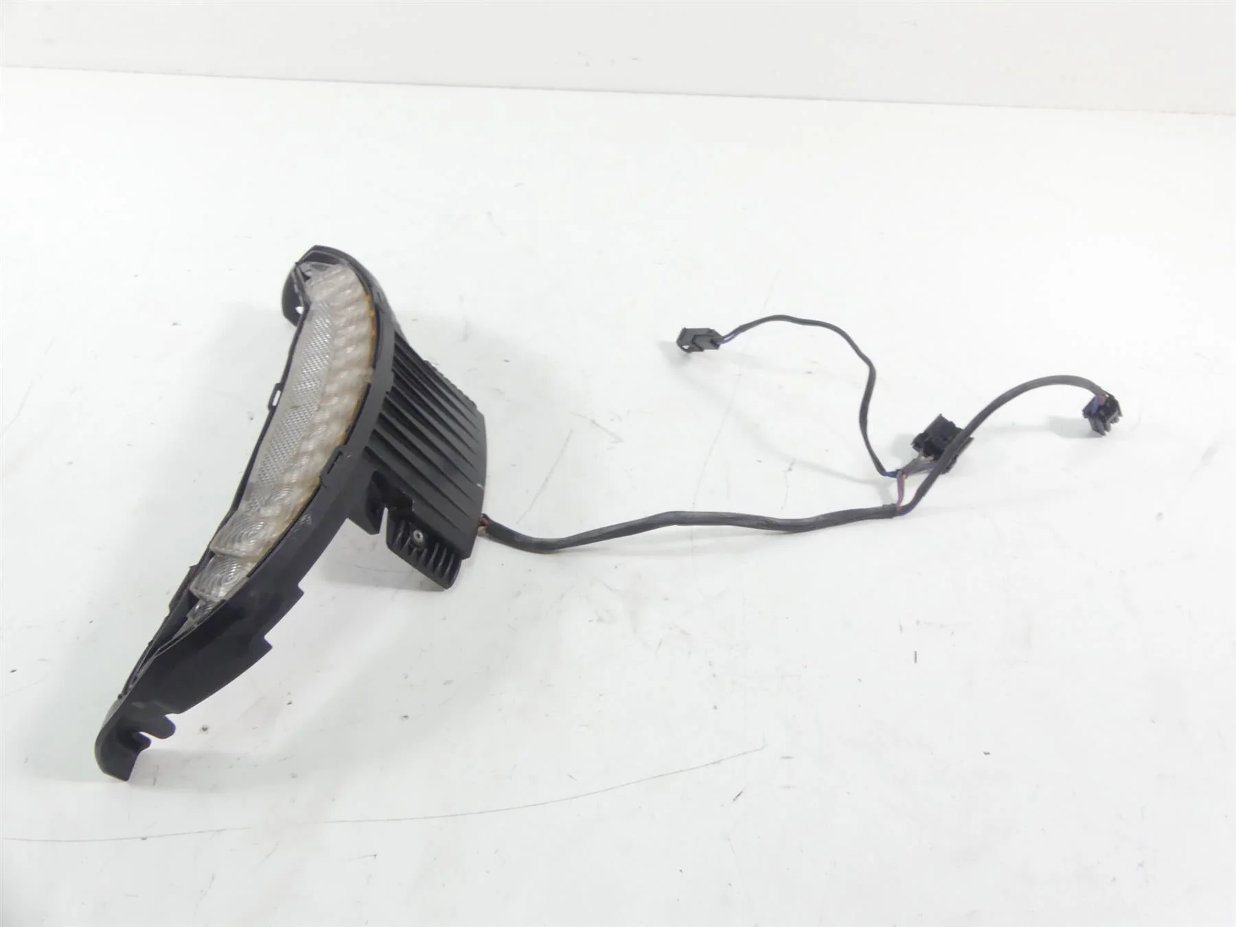 2013 Harley Davidson VRSCF Muscle Taillight Tail Stop Brake Lamp Light 69391-09 - Image 2