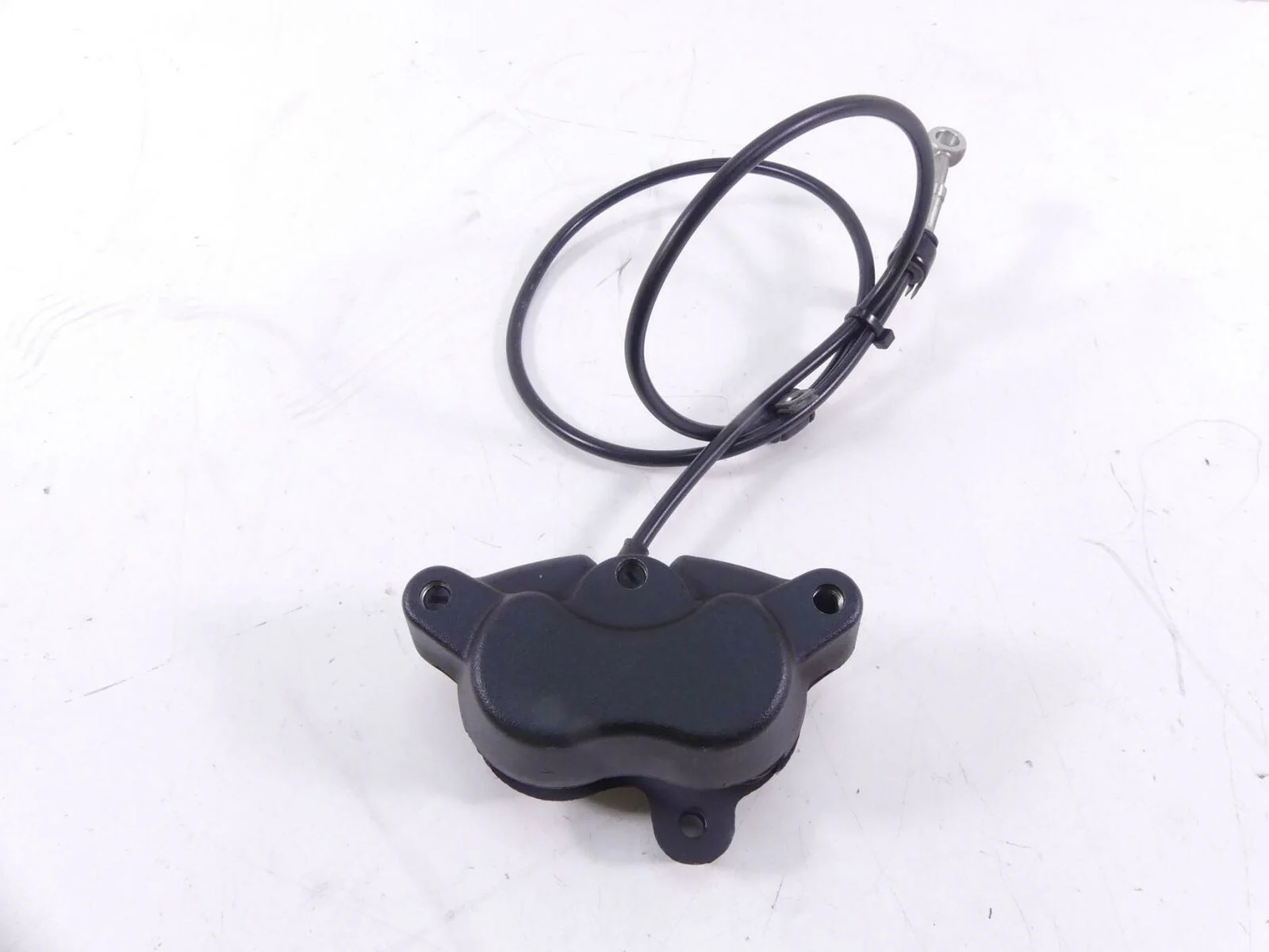 2013 Harley FXDB Dyna Street Bob Front Brake Caliper & Line 41300001 - Image 2