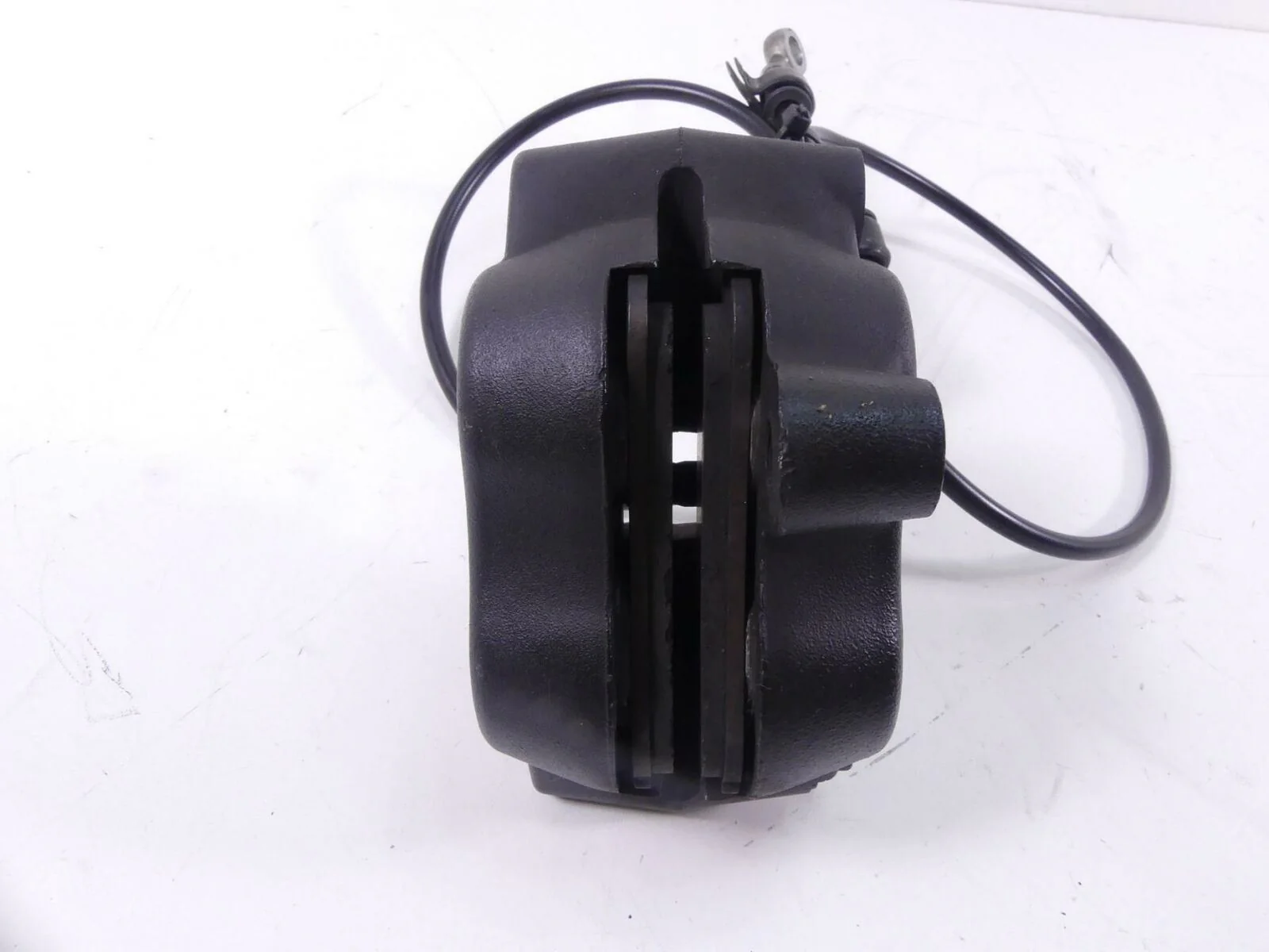 2013 Harley FXDB Dyna Street Bob Front Brake Caliper & Line 41300001 - Image 4