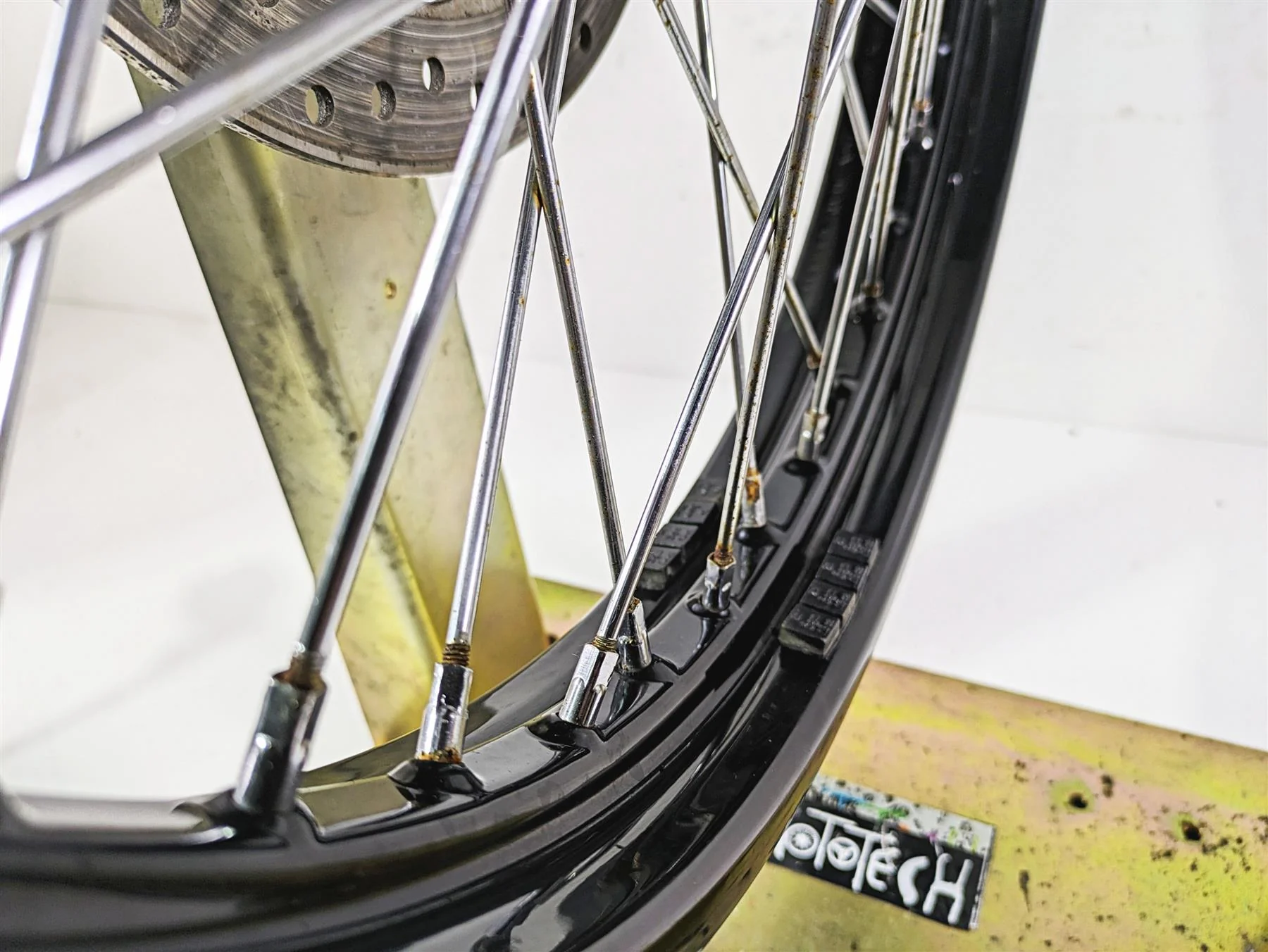 2013 Harley FXDWG Dyna Wide Glide 21x2.15 Front Wheel Spoke Rim - Read 41325-10 - Image 2
