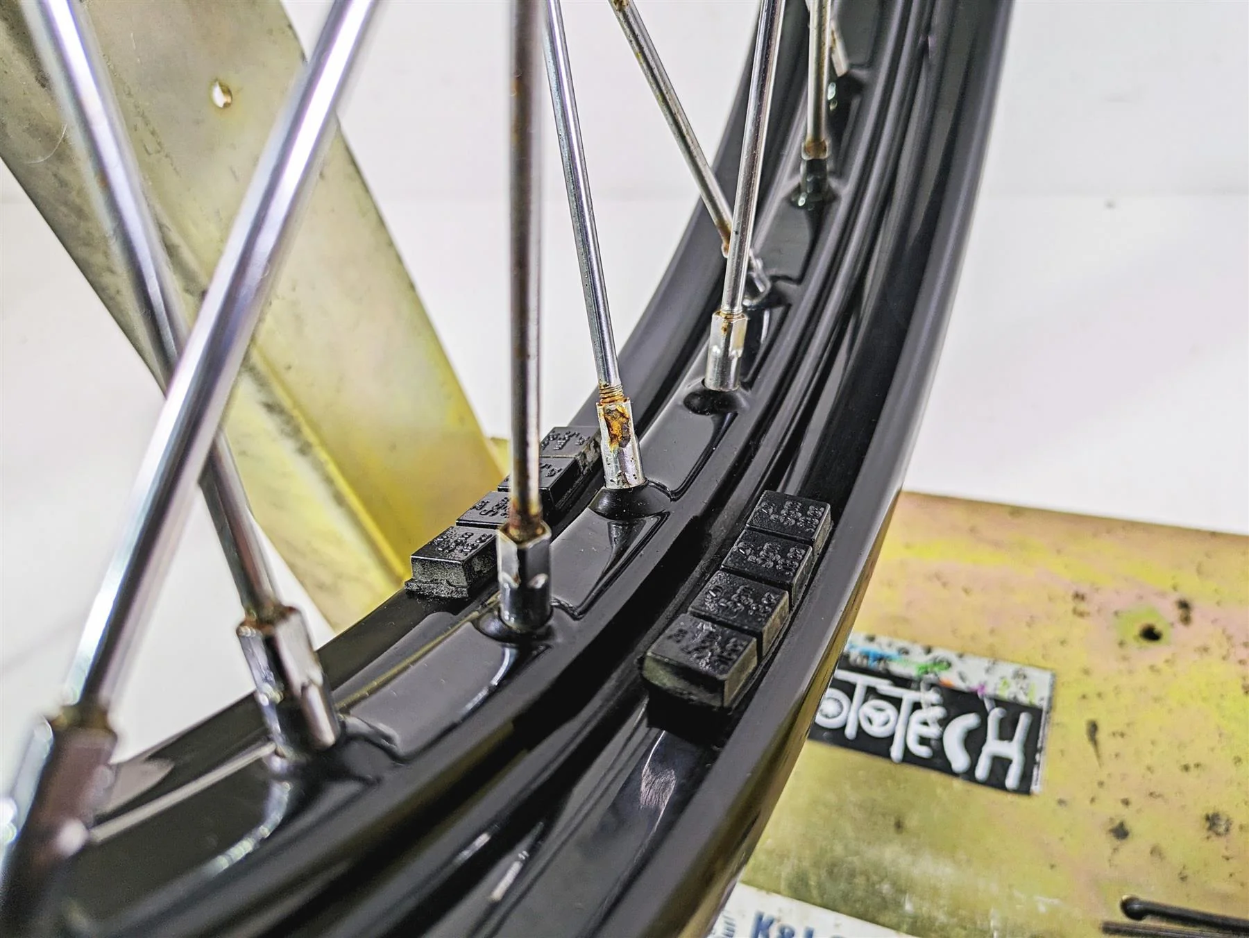 2013 Harley FXDWG Dyna Wide Glide 21x2.15 Front Wheel Spoke Rim - Read 41325-10 - Image 9