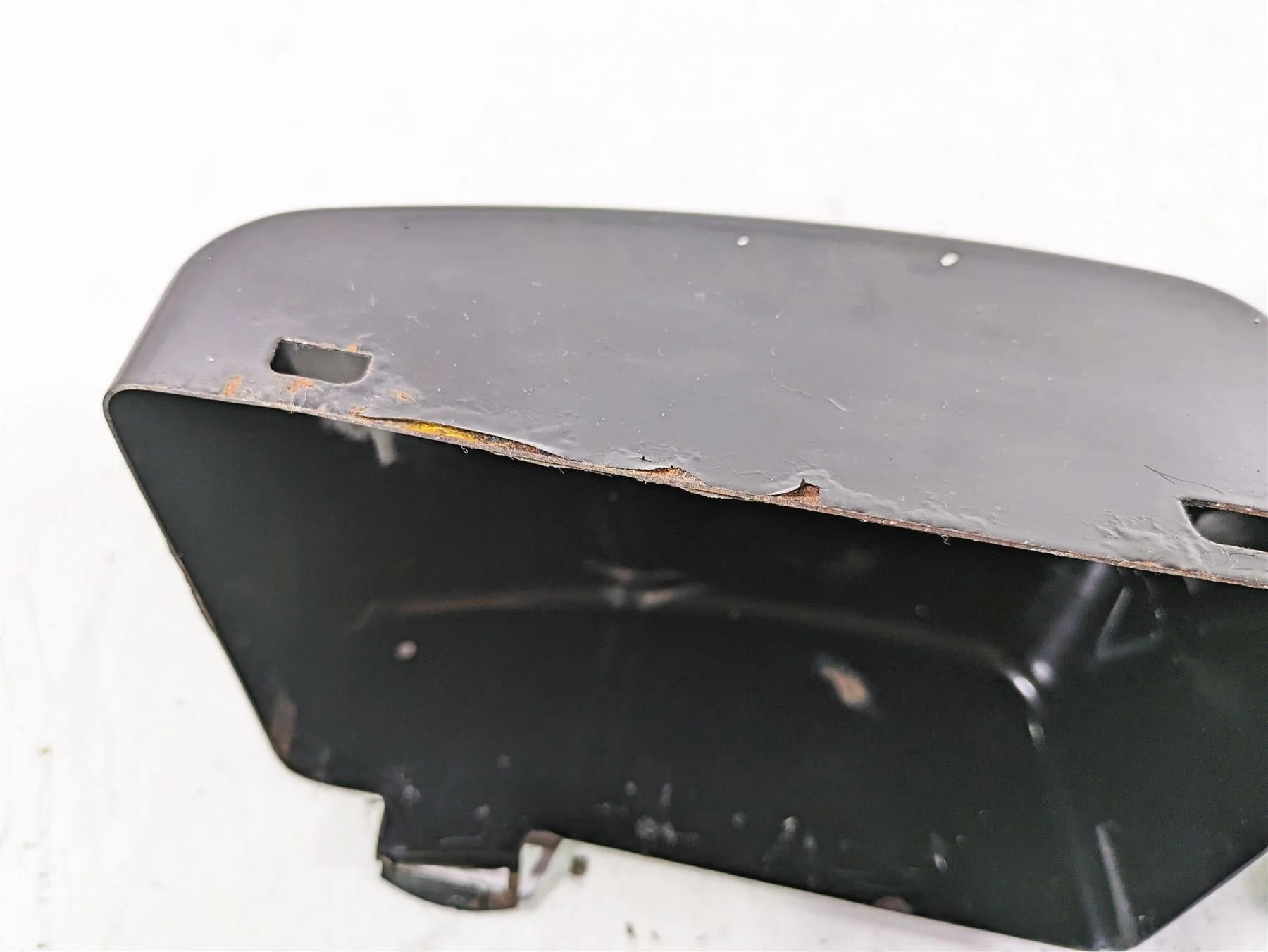 2013 Harley FXDWG Dyna Wide Glide Electrical Tray Stay & Cover 70367-12 66361-12 - Image 5