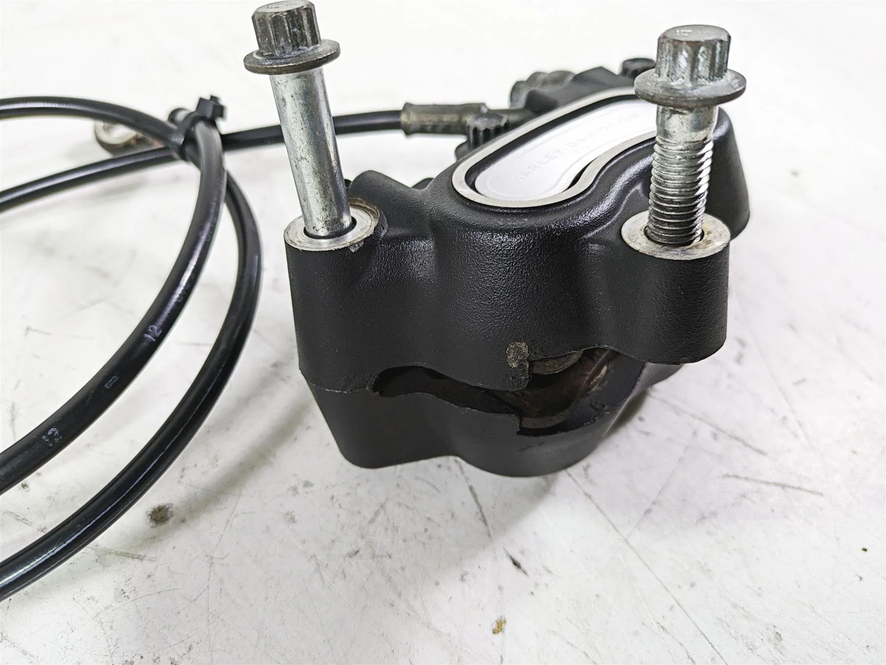 2013 Harley FXDWG Dyna Wide Glide Front Brake Caliper + Line - Read 41300001 - Image 8