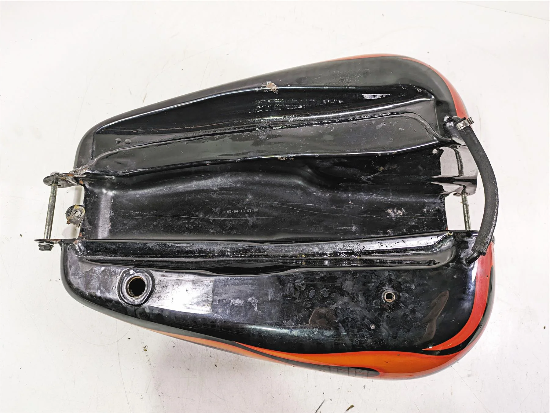 2013 Harley FXDWG Dyna Wide Glide Fuel Gas Petrol Tank Flames 61000707 - Image 10