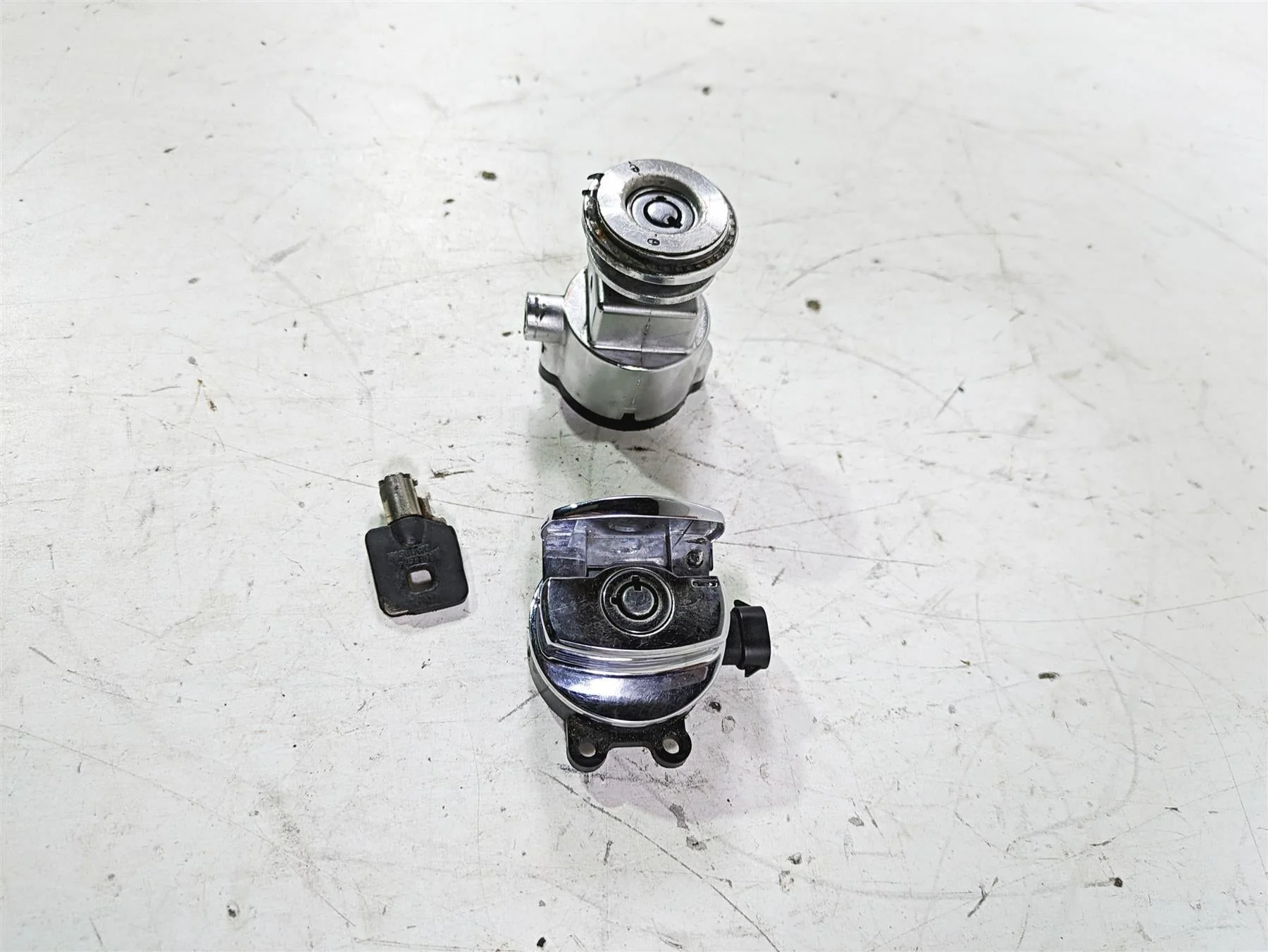 2013 Harley FXDWG Dyna Wide Glide Ignition Switch + Steering Lock Read 71475-06B - Image 3
