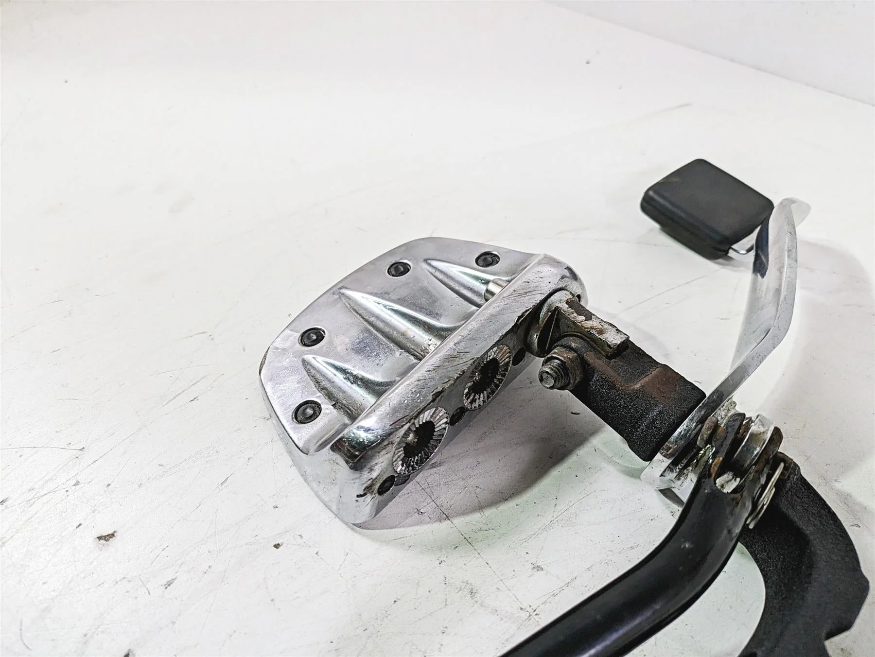 2013 Harley FXDWG Dyna Wide Glide Right Floorboard + Forward Controls 42663-03A - Image 12