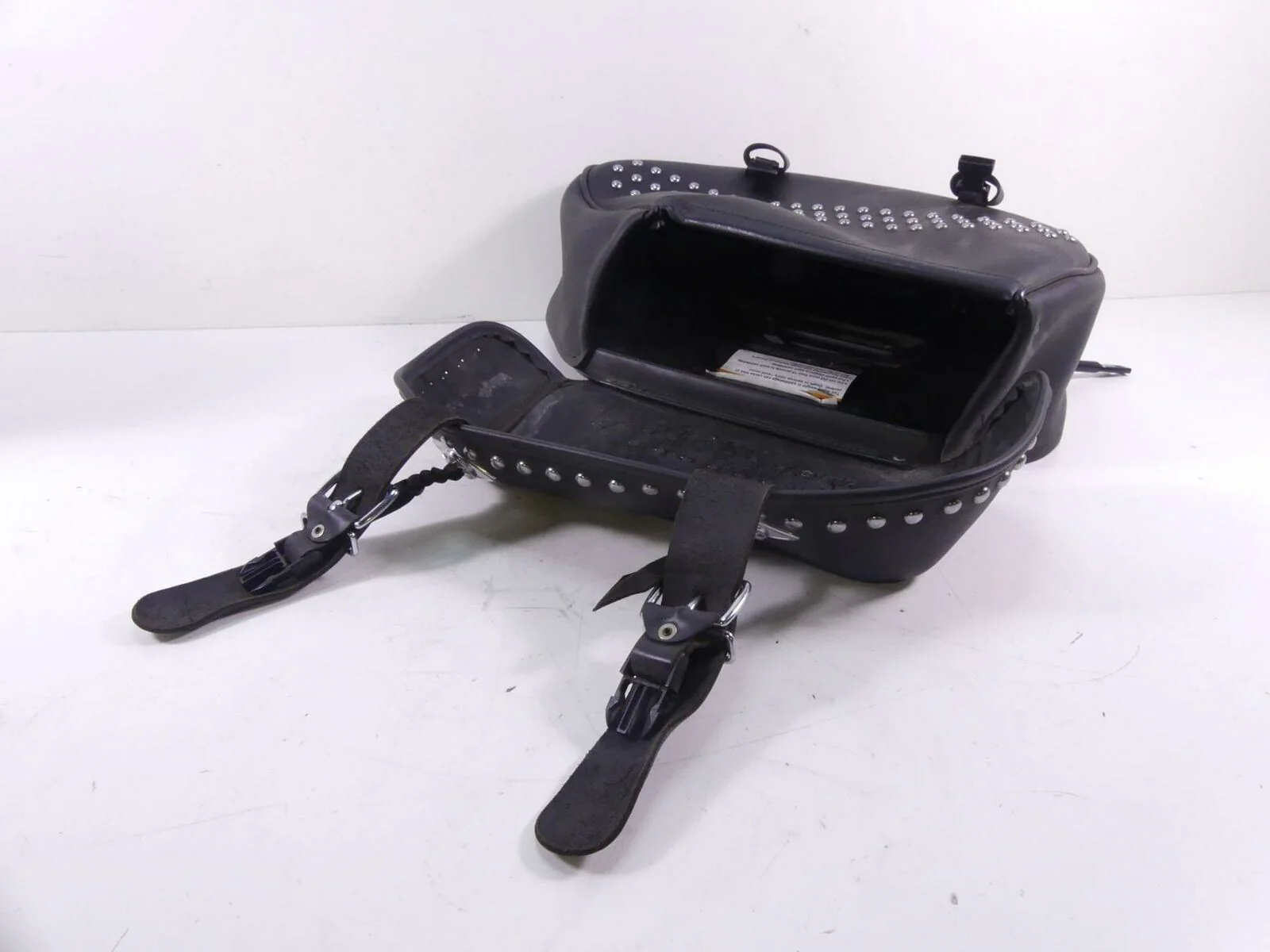 2013 Harley Softail FLSTC Heritage Classic Left Saddlebag & Mount 90476-09 - Image 9